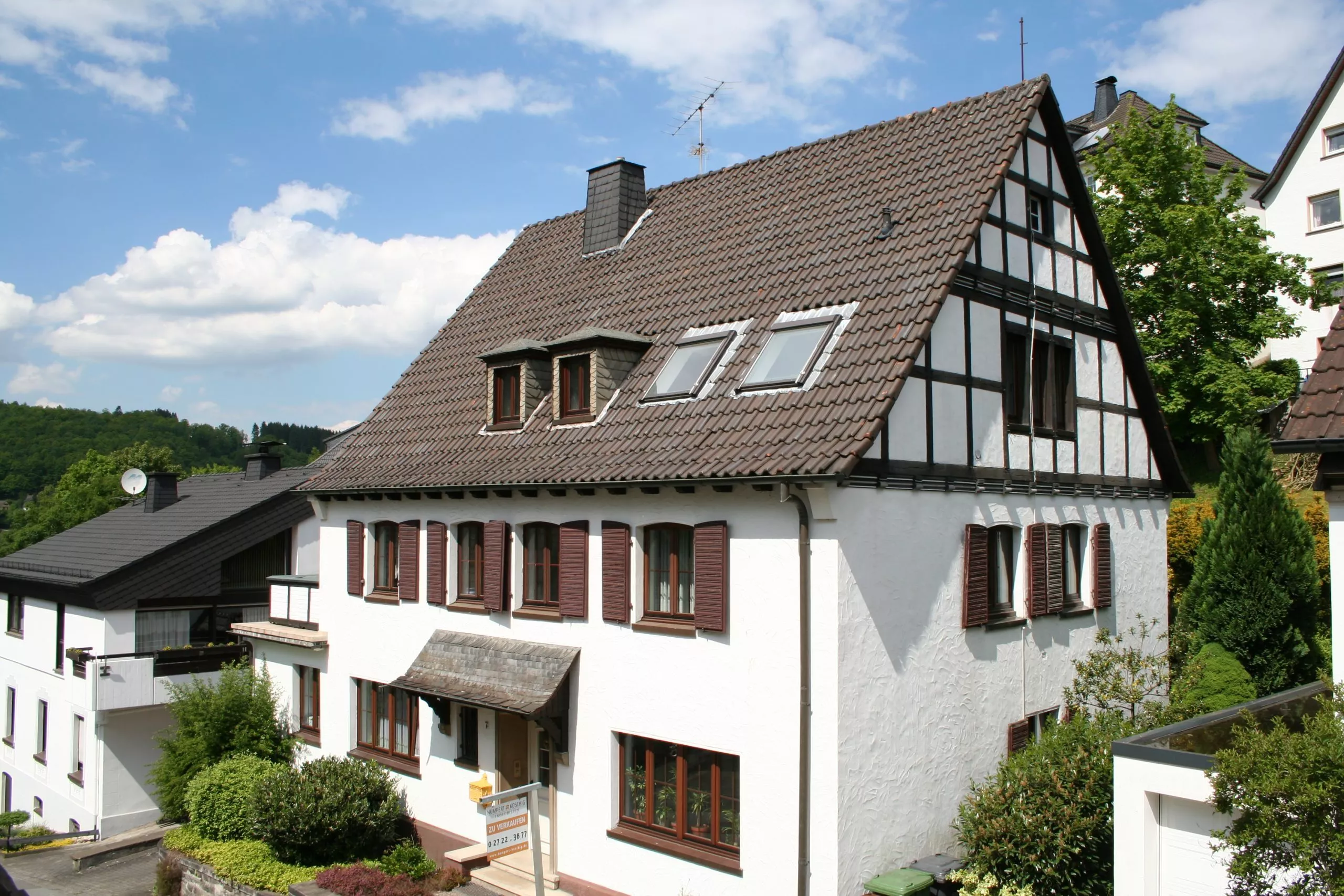 Volksbank immoXperten GmbH & Co. KG - Immobilienangebot - 57413 Finnentrop - Finnentrop-Ort - Mehrfamilienhaus - Großzügiges Wohnhaus für Familien mit Einliegerwohnung in Finnentrop!