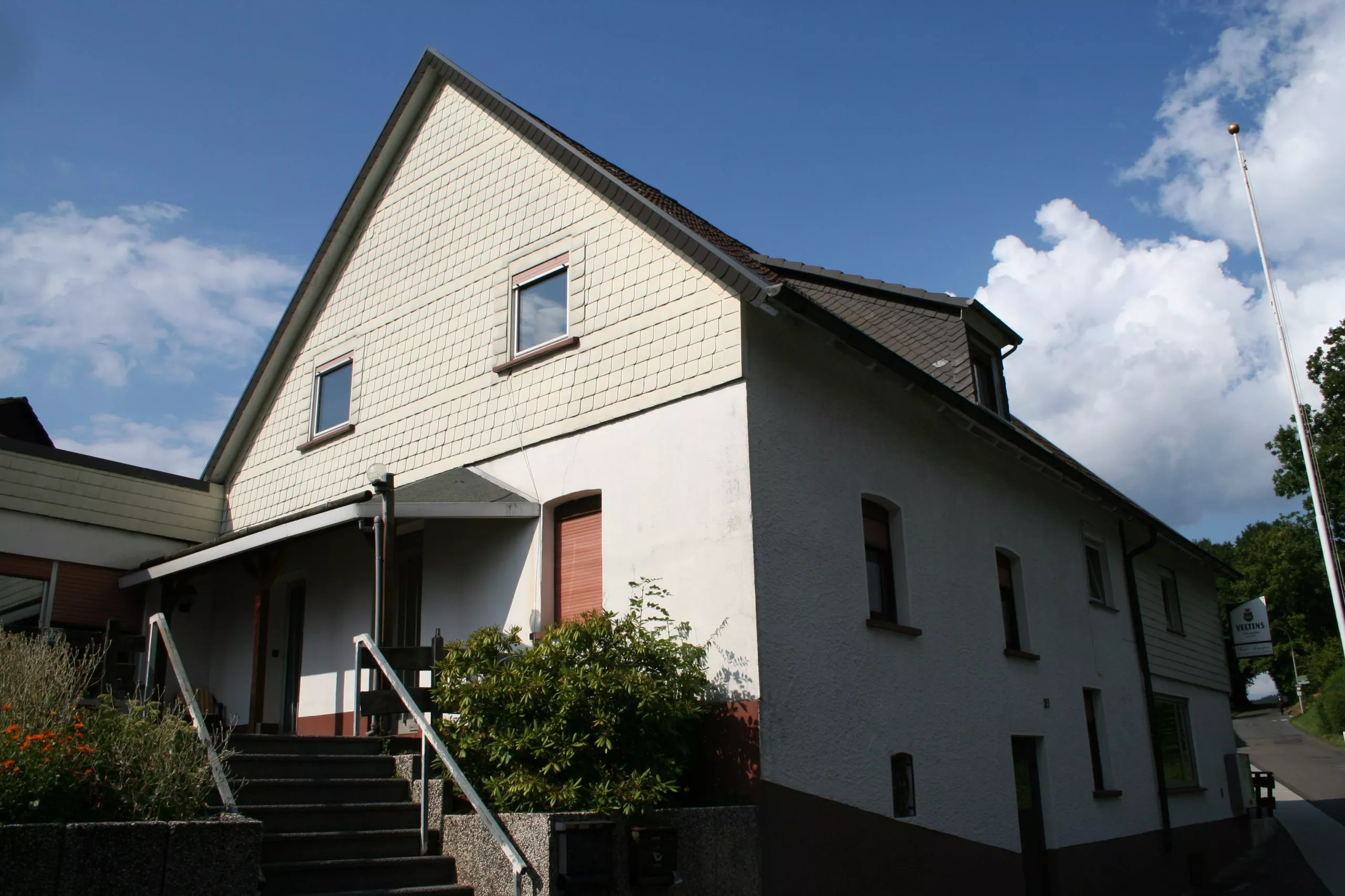 Volksbank immoXperten GmbH & Co. KG - Immobilienangebot - 57439 Attendorn - Ennest - Häuser - Wohnhaus mit Gaststätte in Ennest!