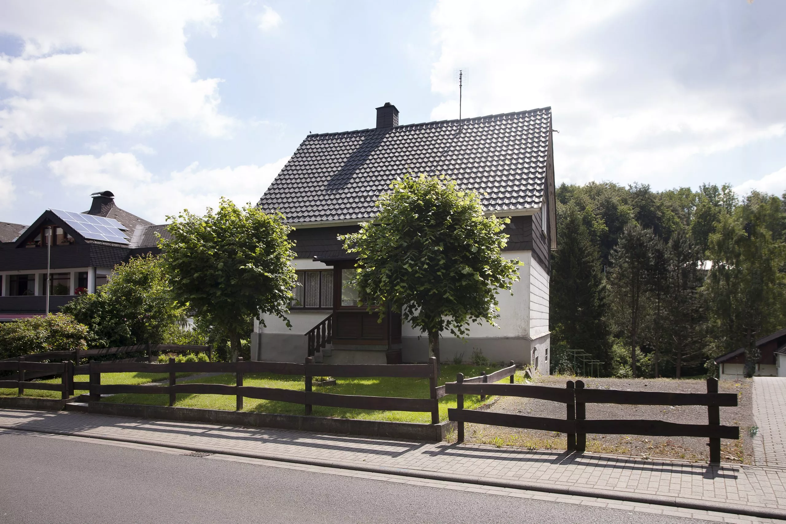 Volksbank immoXperten GmbH & Co. KG - Immobilienangebot - 57482 Wenden - Wenden-Ort - Häuser - *NEU*: VERKAUF gegen GEBOT - Älteres Wohnhaus mit schönem Grundstück in Wenden!