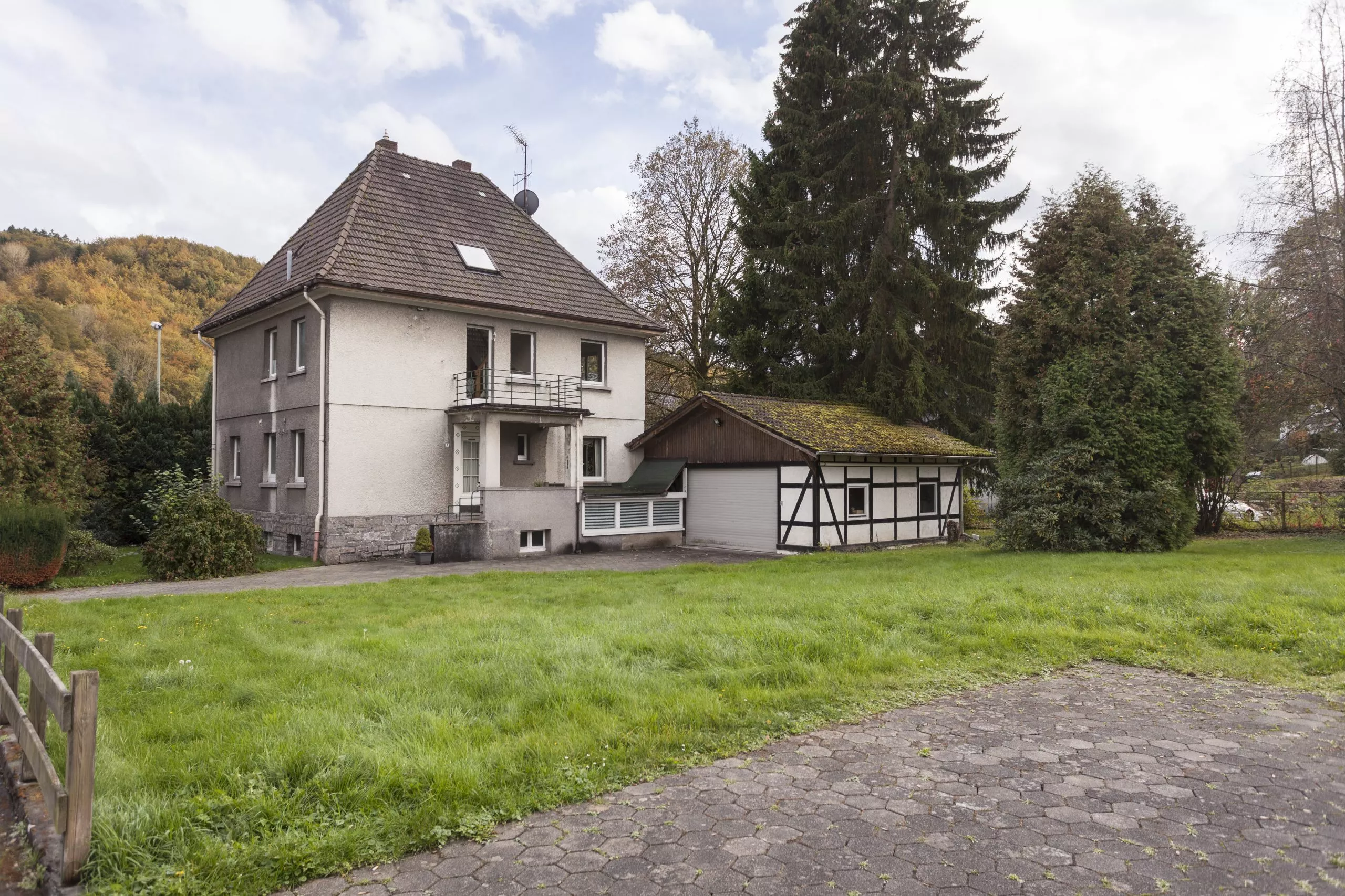 Volksbank immoXperten GmbH & Co. KG - Immobilienangebot - 57413 Finnentrop - Heggen - Häuser - *NEU*: Wohnhaus zum Renovieren für Familien in Heggen!