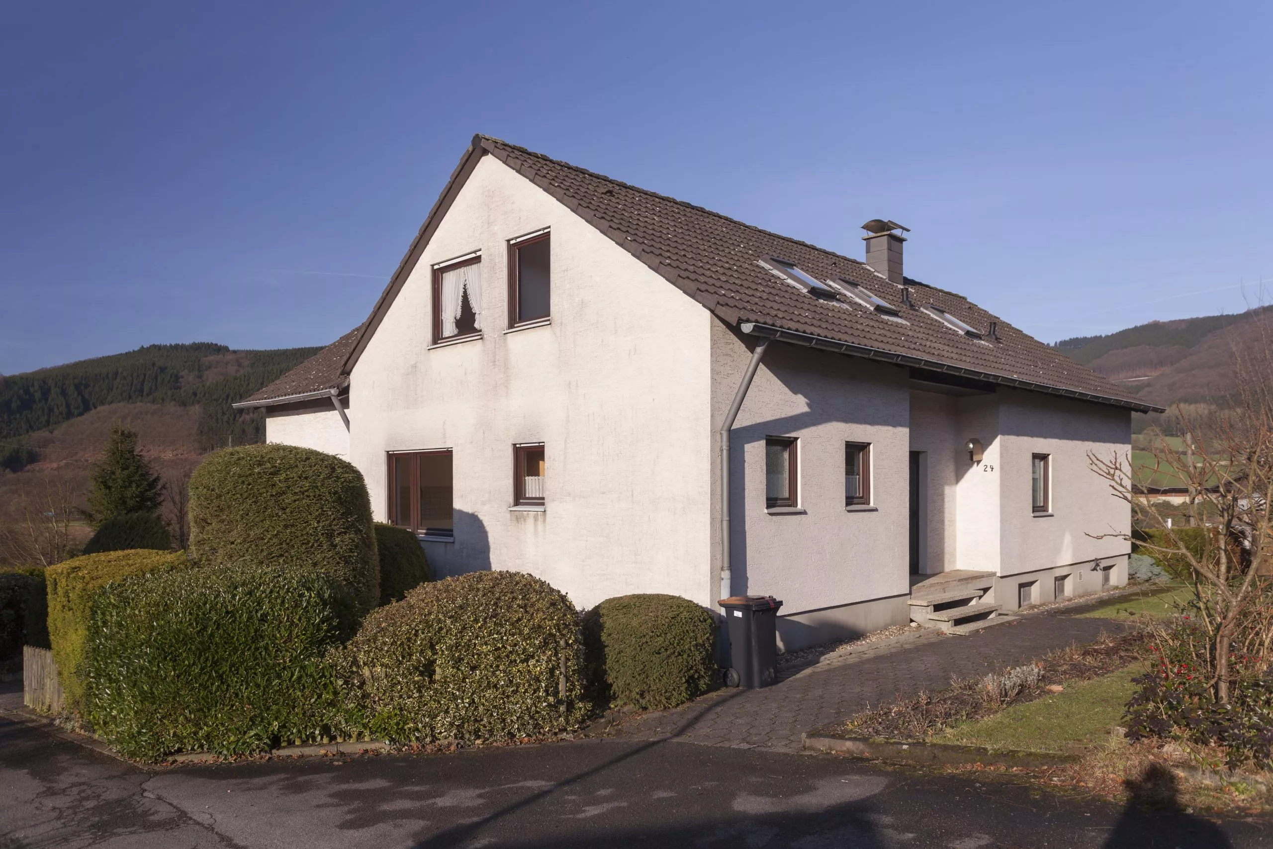 Volksbank immoXperten GmbH & Co. KG - Immobilienangebot - 57413 Finnentrop - Rönkhausen - Häuser - Jede Menge Platz - Ein- bis Zweifamilienwohnhaus in Rönkhausen!