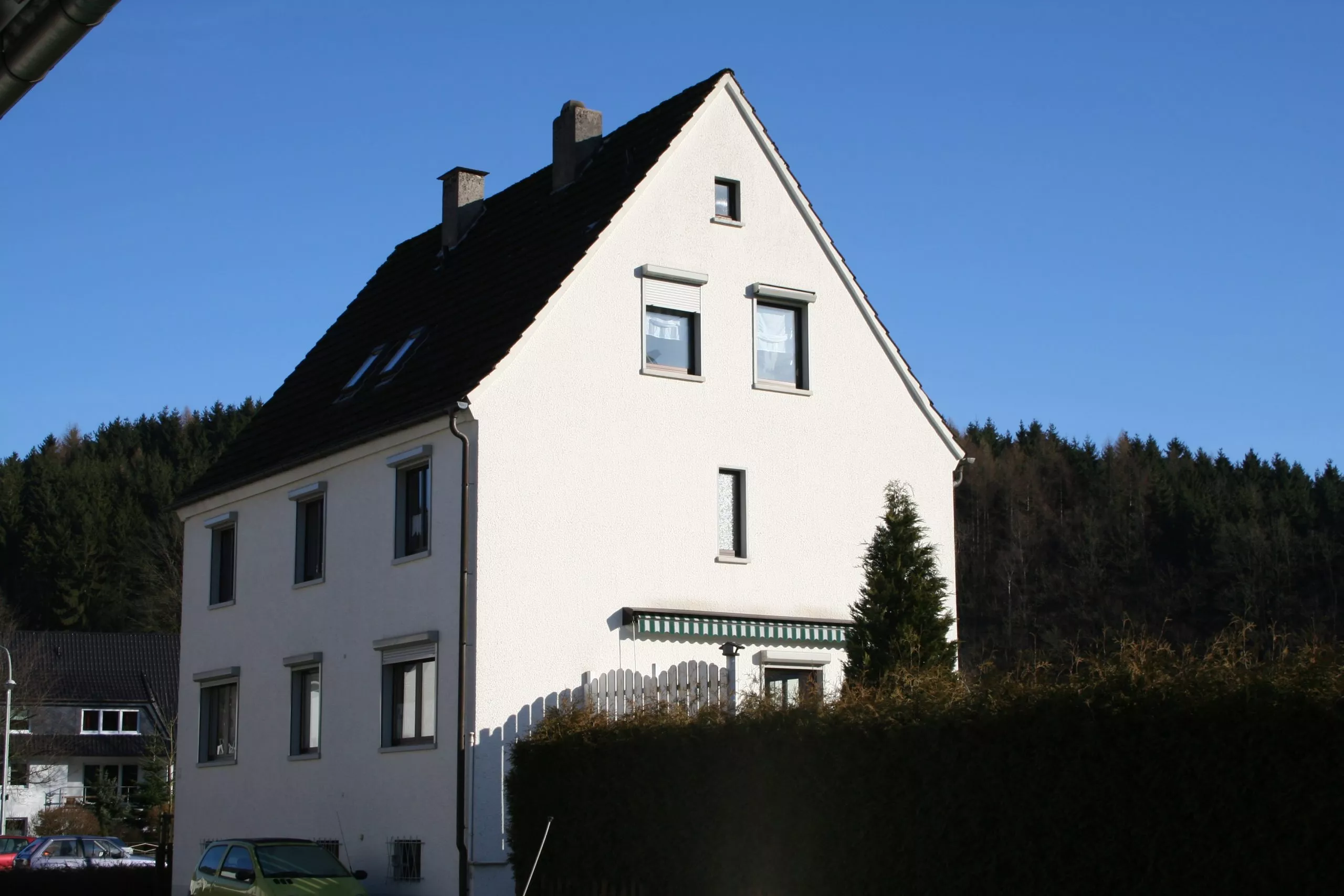 Volksbank immoXperten GmbH & Co. KG - Immobilienangebot - 57413 Finnentrop - Bamenohl - Häuser - *NEU*: Flexibel nutzbares Wohnhaus in zentraler Lage in Finnentrop-Bamenohl!