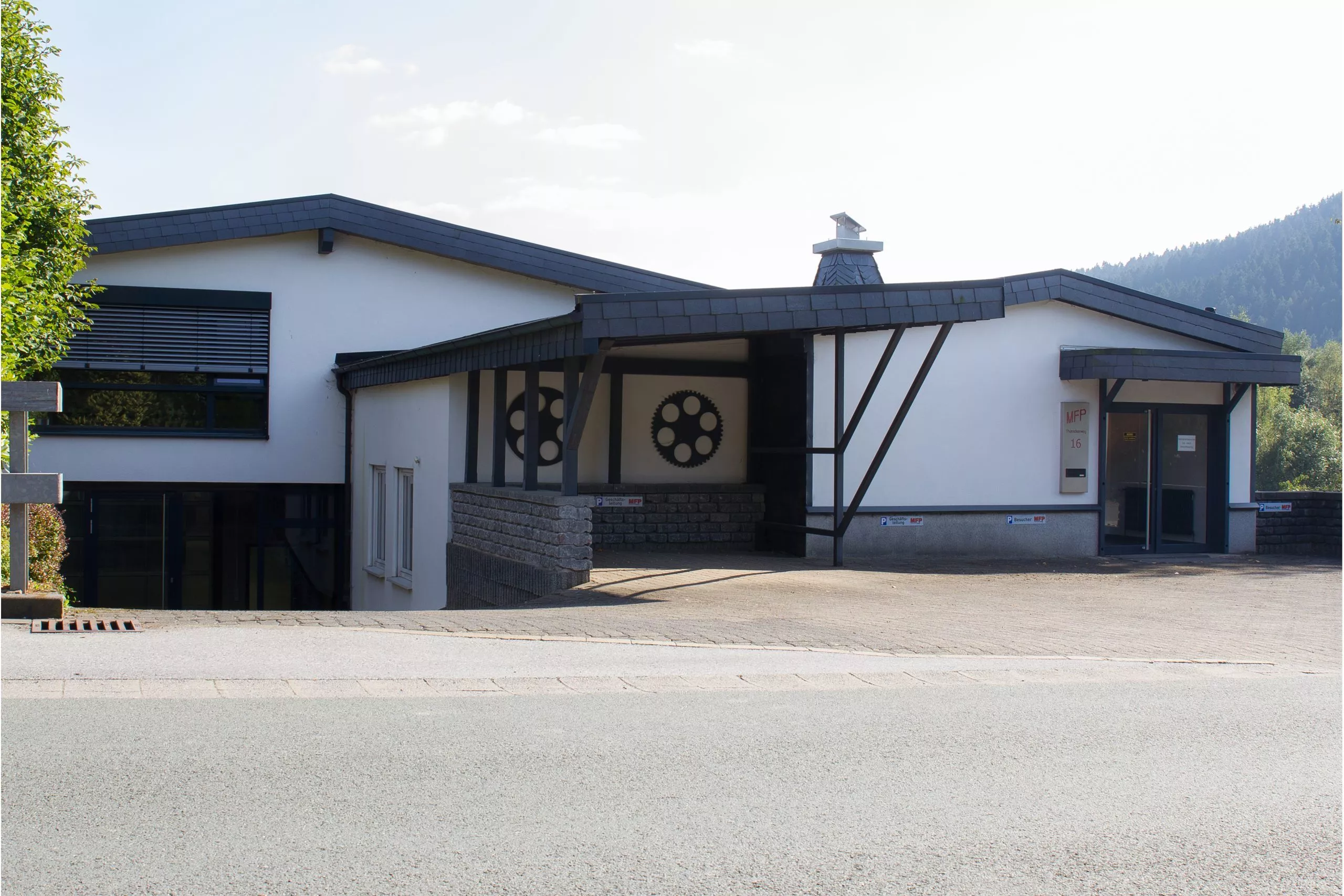 Volksbank immoXperten GmbH & Co. KG - Immobilienangebot - 57413 Finnentrop - Rönkhausen - Industriehalle - Ab sofort verfügbar - Gepflegte Gewerbehalle mit Top-Ausstattung in Finnentrop!