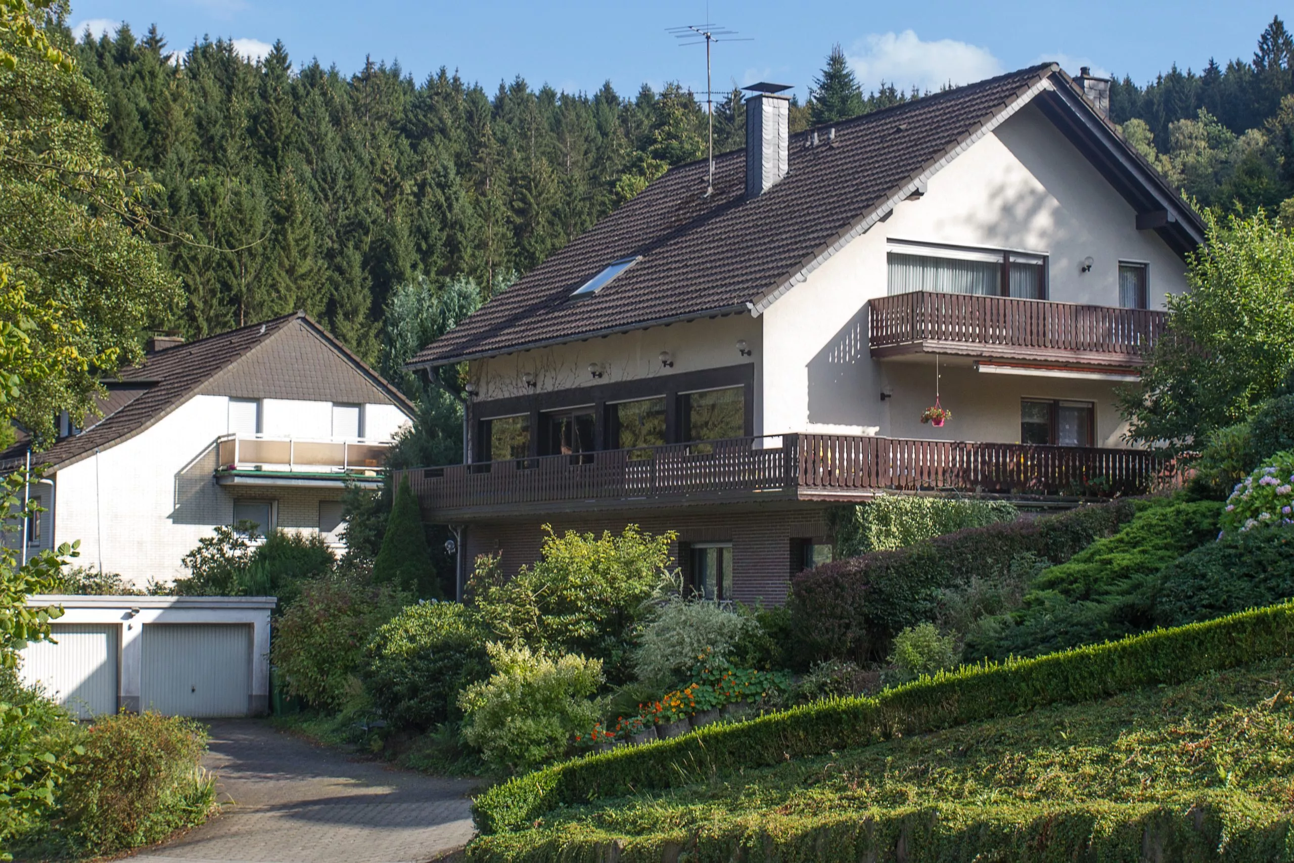Volksbank immoXperten GmbH & Co. KG - Immobilienangebot - 57439 Attendorn - Lichtringhausen - Einfamilienhaus mit Einliegerwohnung - *NEU*: Viel Platz zum Wohlfühlen in naturnaher Wohnlage in Attendorn-Ortsteil!