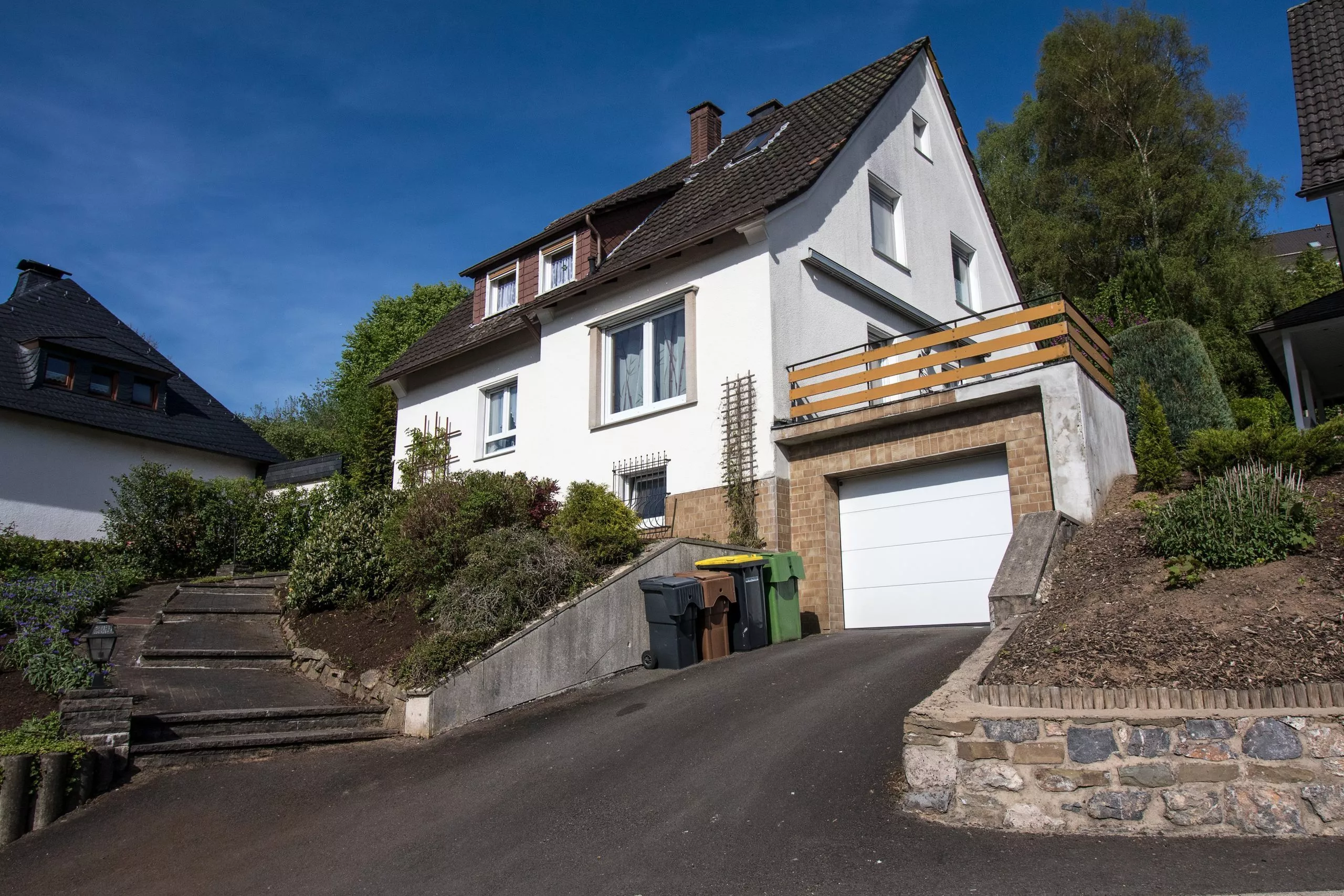 Volksbank immoXperten GmbH & Co. KG - Immobilienangebot - 57439 Attendorn - Attendorn-Ort - Häuser - Großzügiges Wohnhaus mit flexiblen Nutzungsmöglichkeiten in familienfreundlicher Wohnlage!