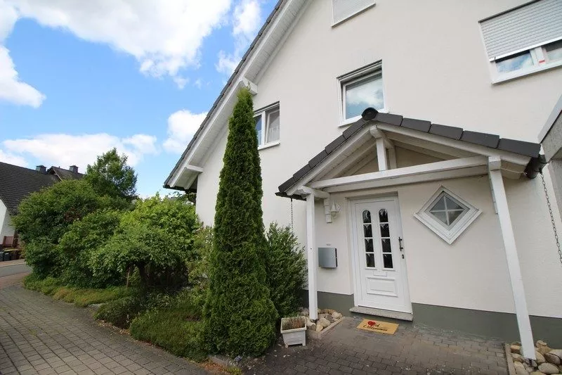Volksbank immoXperten GmbH & Co. KG - Immobilienangebot - 57439 Attendorn - Ennest - Doppelhaushälfte - *NEU*: Attraktive Doppelhaushälfte in familienfreundlicher Lage in Ennest zu vermieten!