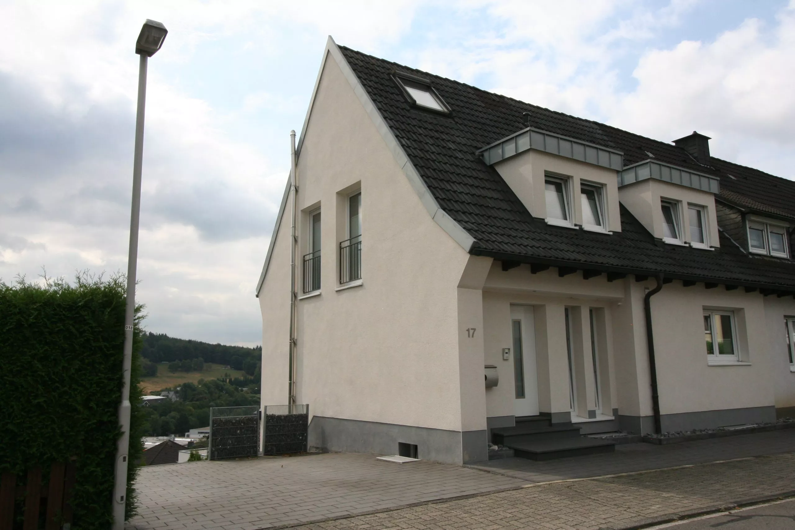 Volksbank immoXperten GmbH & Co. KG - Immobilienangebot - 57462 Olpe - Rüblinghausen - Häuser - Mieten statt Kaufen! Modernisierte Doppelhaushälfte in Olpe