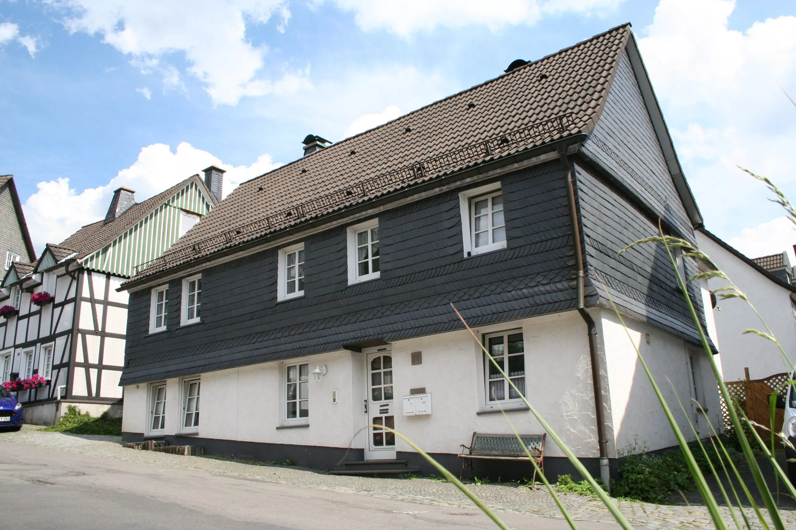 Volksbank immoXperten GmbH & Co. KG - Immobilienangebot - 57489 Drolshagen - Drolshagen-Ort - Häuser - Historisches Zweifamilienhaus im Herzen von Drolshagen