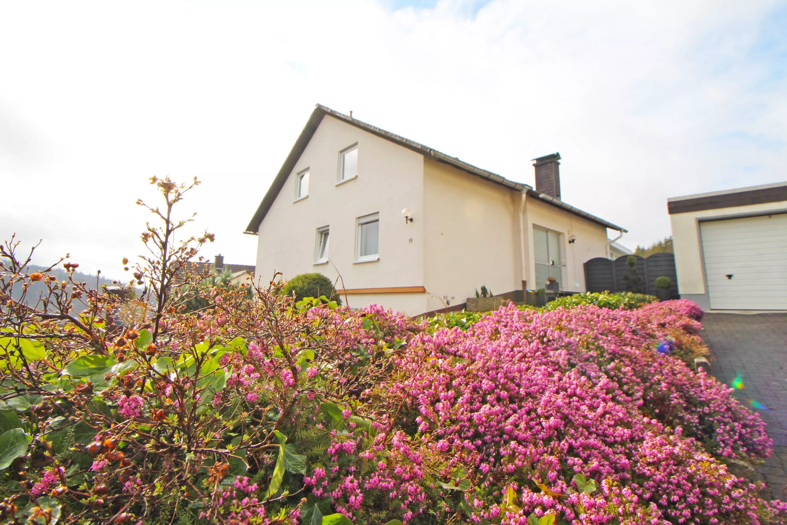 Volksbank immoXperten GmbH & Co. KG - Immobilienangebot - 57462 Olpe - Rüblinghausen - Wohnungen - Großzügige Eigentumswohnung über zwei Etagen mit Garten in Rüblinghausen!