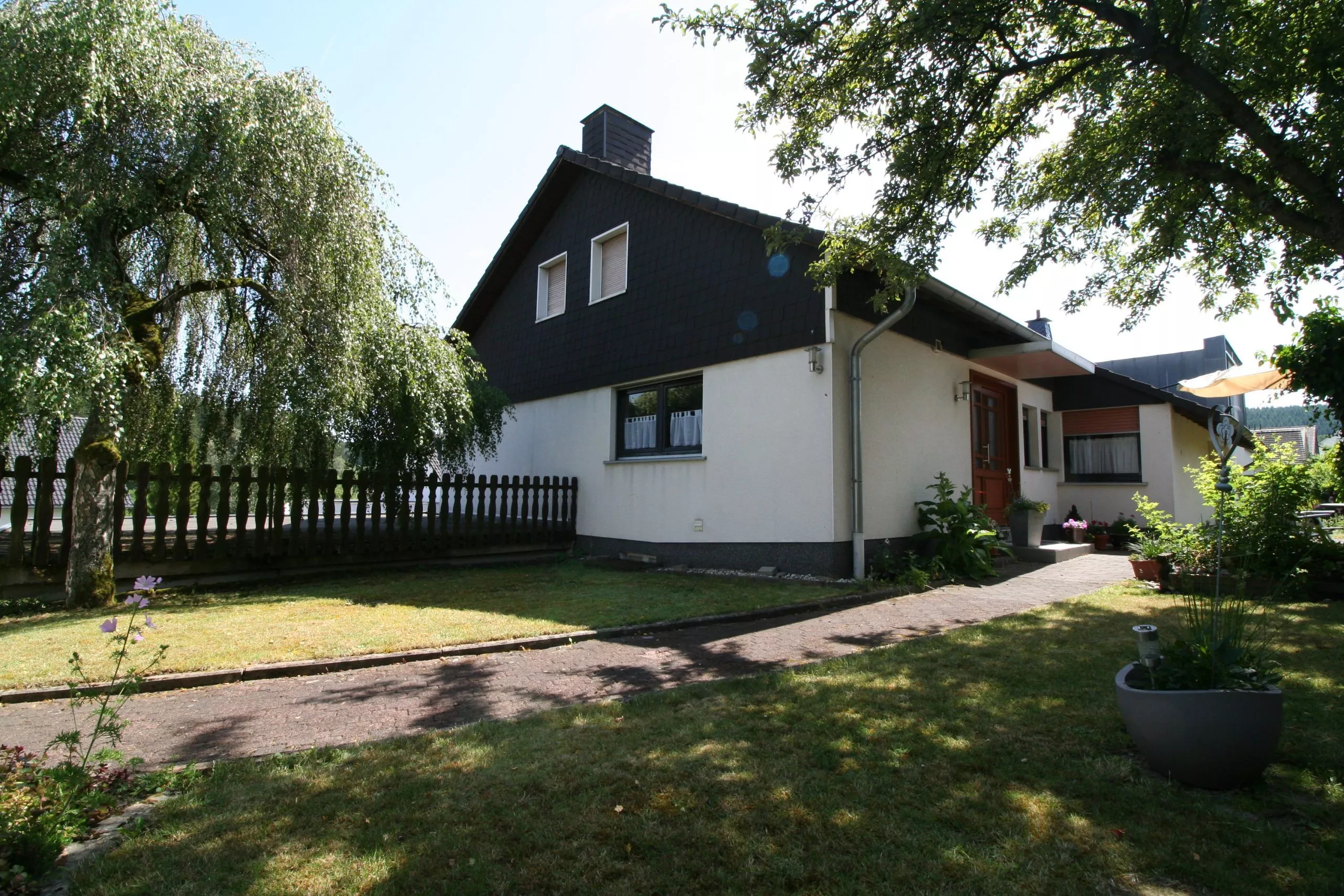Volksbank immoXperten GmbH & Co. KG - Immobilienangebot - 57482 Wenden - Wenden-Ort - Häuser - Gemütliches Einfamilienhaus in schöner Lage von Wenden!