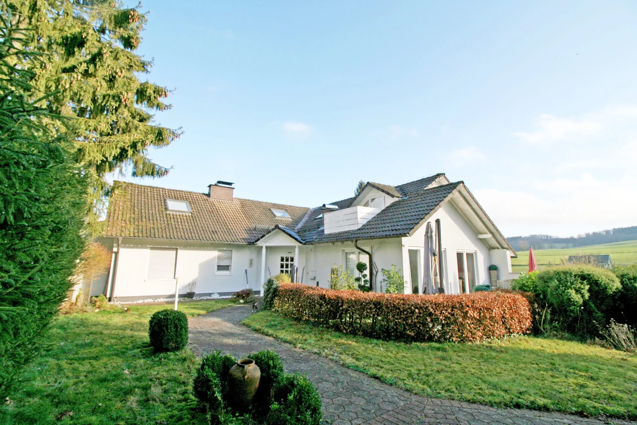 Volksbank immoXperten GmbH & Co. KG - Immobilienangebot - 57489 Drolshagen - Drolshagen - Häuser - Wohnen am Sonnenhang! Wohnhaus mit vier Wohnungen in Drolshagen!