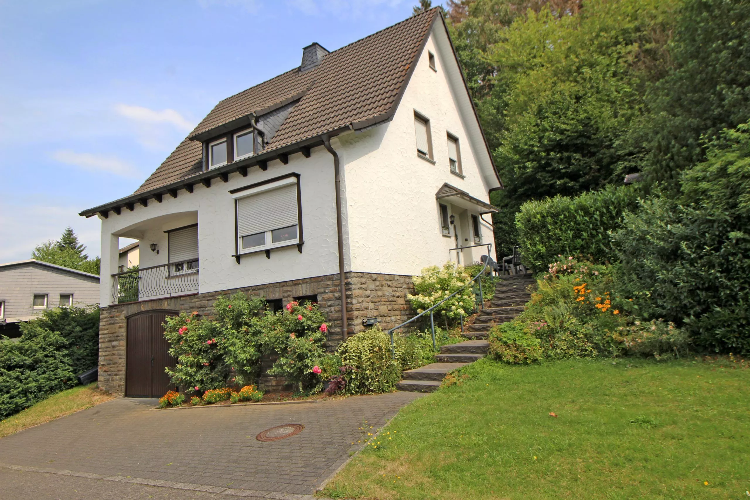Volksbank immoXperten GmbH & Co. KG - Immobilienangebot - 57482 Wenden - Wenden-Ort - Häuser - Familienglück zum Greifen nahe! Einfamilienhaus in Wenden