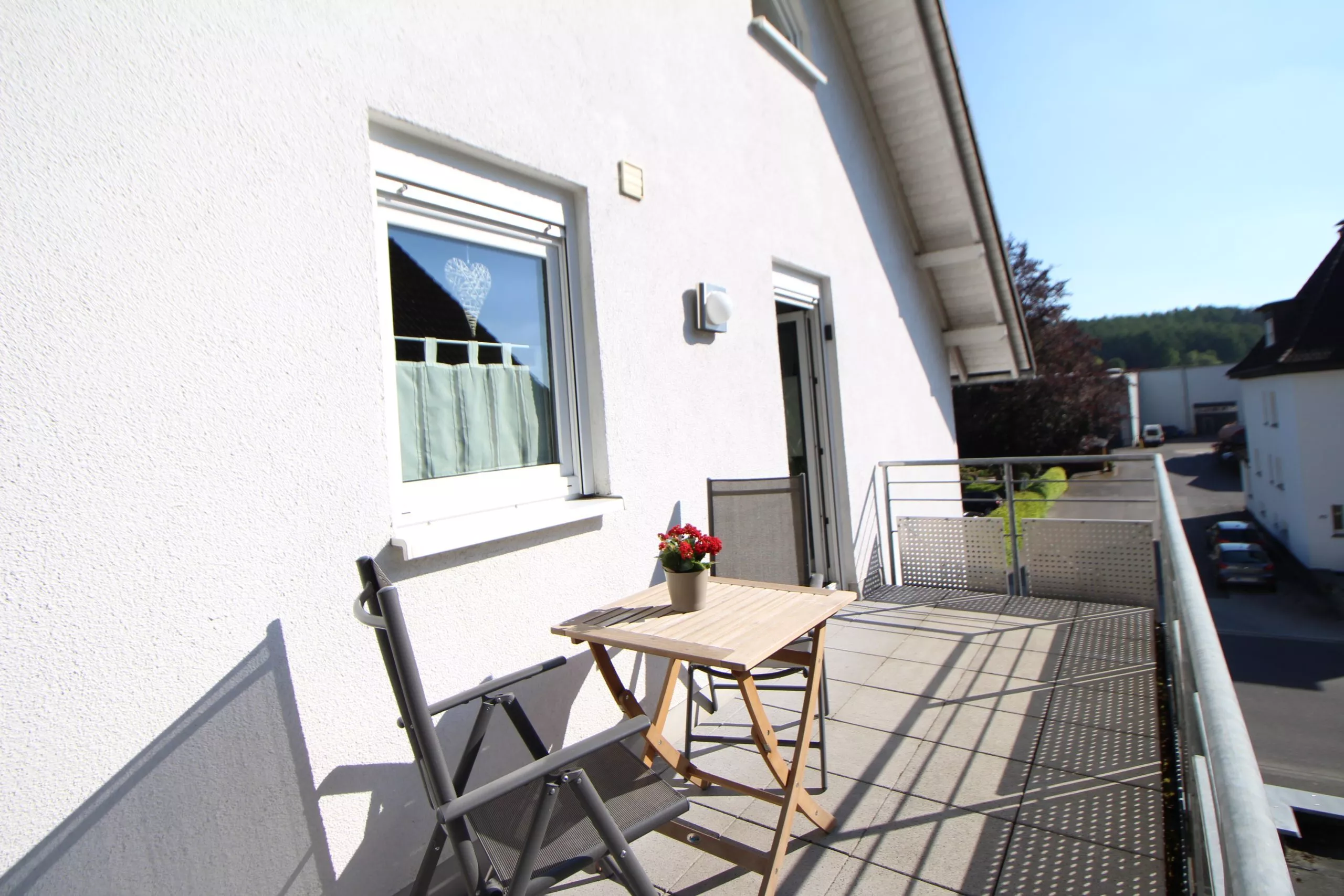 Volksbank immoXperten GmbH & Co. KG - Immobilienangebot - 57413 Finnentrop - Bamenohl - Wohnungen - Kaufen statt Mieten! Eigentumswohnung mit Sonnenbalkon in Finnentrop-Bamenohl!