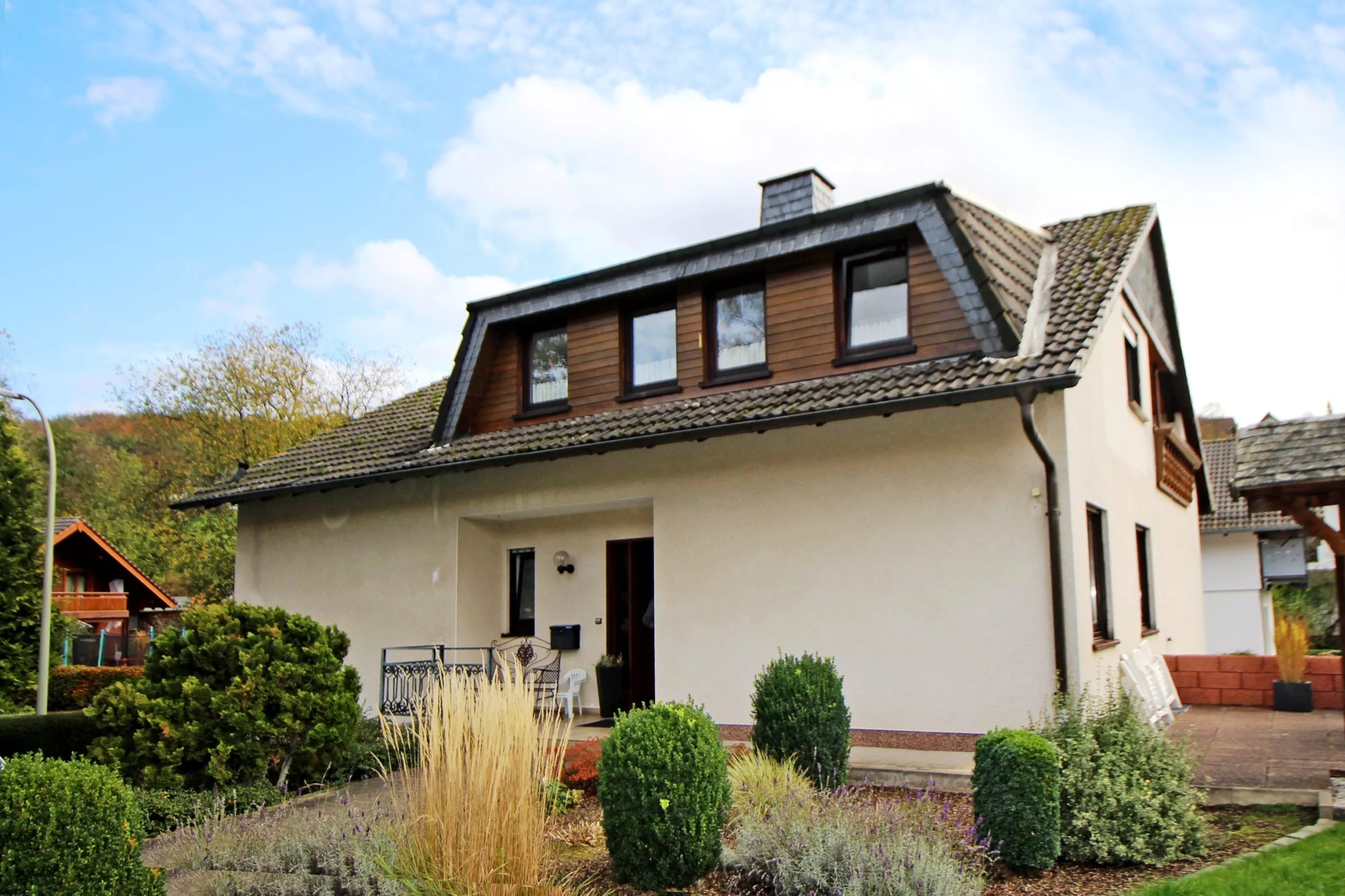 Volksbank immoXperten GmbH & Co. KG - Immobilienangebot - 57413 Finnentrop - Rönkhausen - Häuser - Gemütlich mit großem Garten! Gepflegtes Einfamilienhaus in Finnentrop-Rönkhausen!