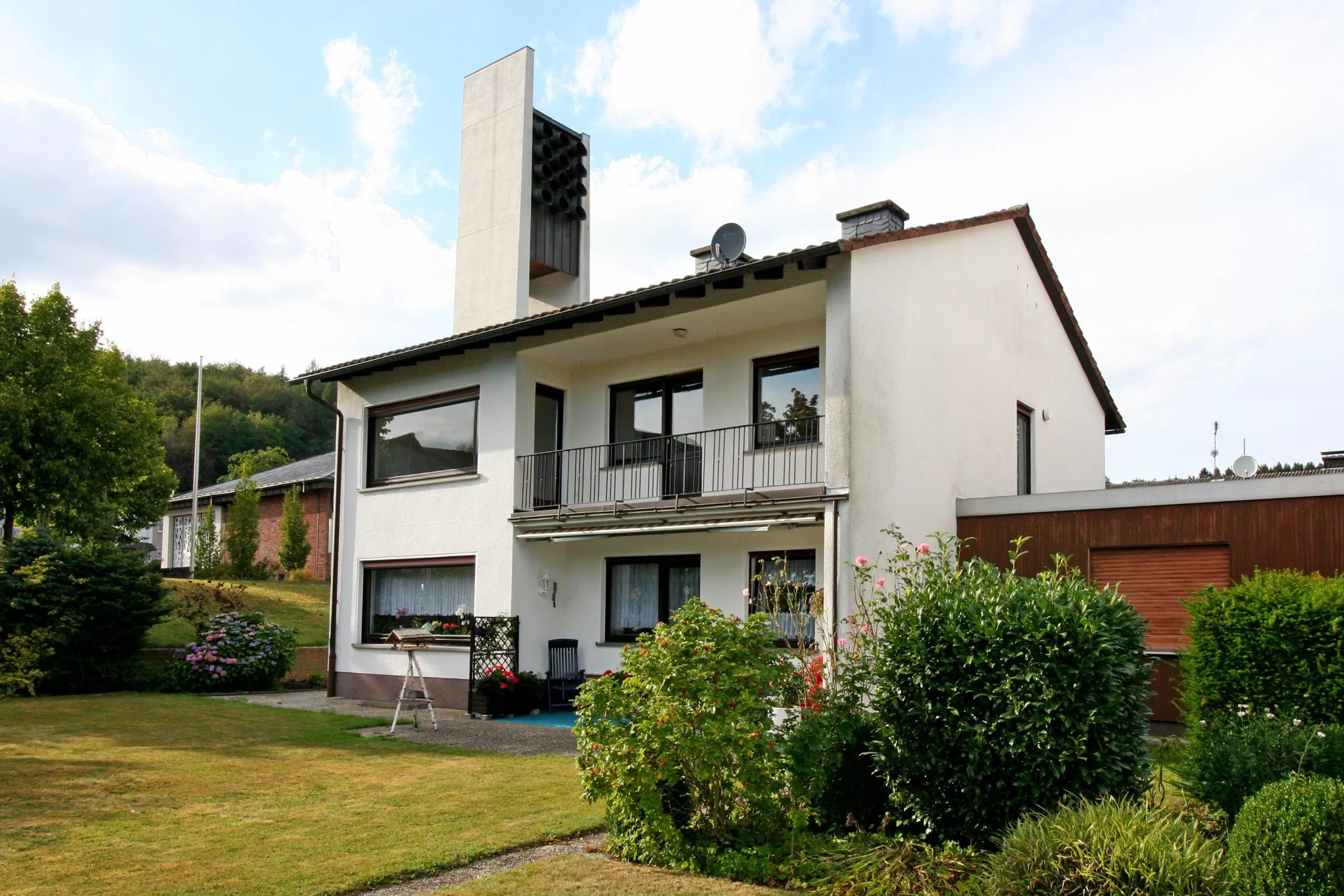 Volksbank immoXperten GmbH & Co. KG - Immobilienangebot - 57462 Olpe - Sondern - Häuser - Ihr Haus am Biggesee! Zweifamilienhaus in Sondern mit herrlichem Weitblick!