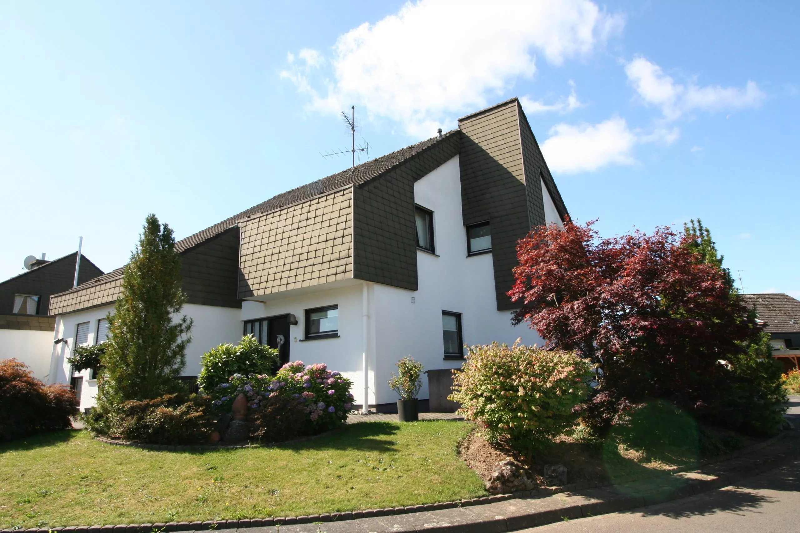 Volksbank immoXperten GmbH & Co. KG - Immobilienangebot - 57439 Attendorn - Ennest - Einfamilienhaus - Wohnglück für Familien! Einfamilienhaus mit Garten in Attendorn-Ennest!