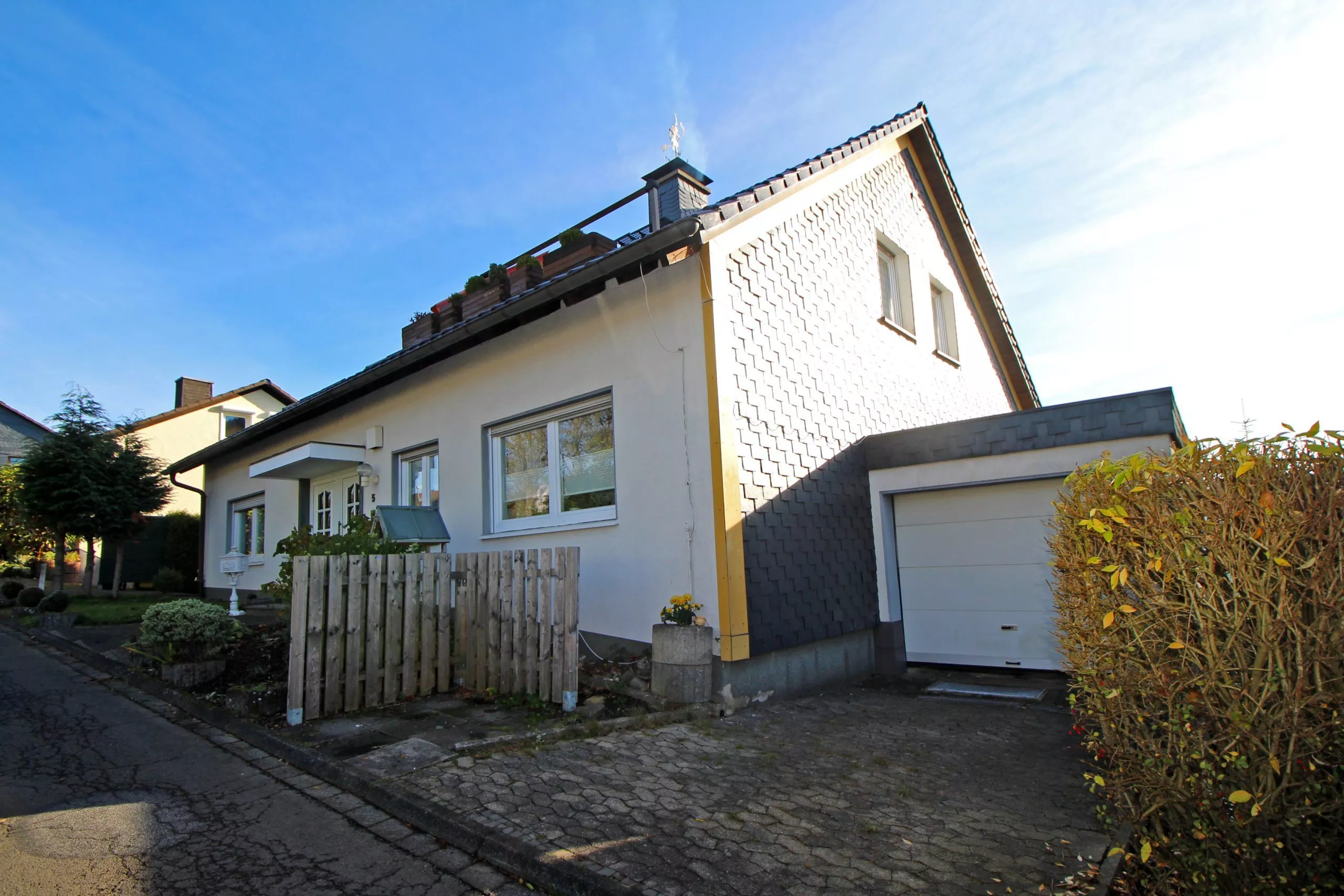 Volksbank immoXperten GmbH & Co. KG - Immobilienangebot - 57462 Olpe - Olpe-Ort - Wohnungen - Wohnen wie im Eigenheim! Große Mietwohnung mit Garten und Sauna in Olpe!