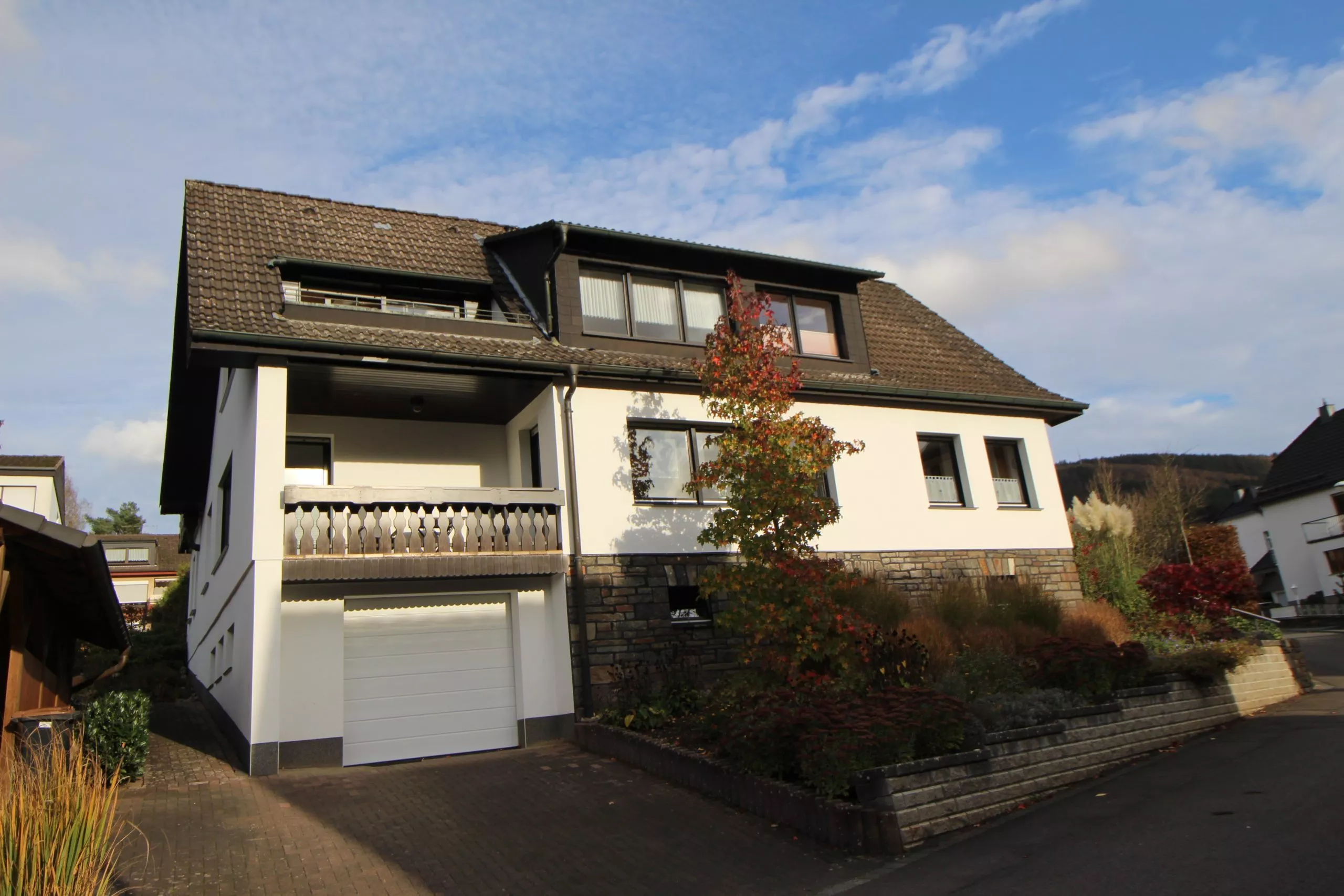 Volksbank immoXperten GmbH & Co. KG - Immobilienangebot - 57413 Finnentrop - Rönkhausen - Häuser - Top gepflegtes Wohnhaus mit Gartenparadies in Finnentrop-Rönkhausen!