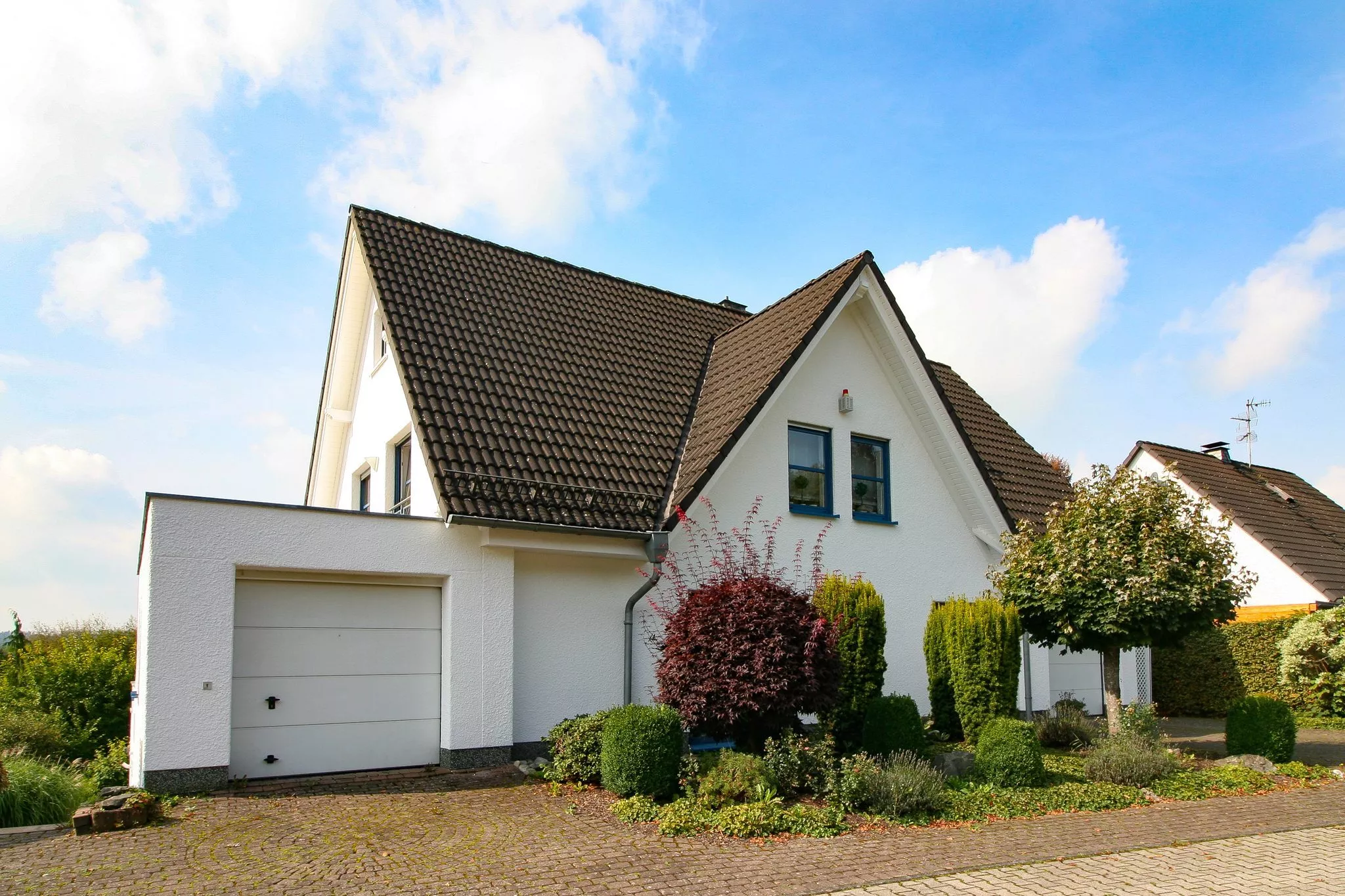 Volksbank immoXperten GmbH & Co. KG - Immobilienangebot - 57482 Wenden - Wenden - Häuser - Komfortables Wohnen für Naturbegeisterte! Zweifamilienwohnhaus in Wenden-Ortsteil!