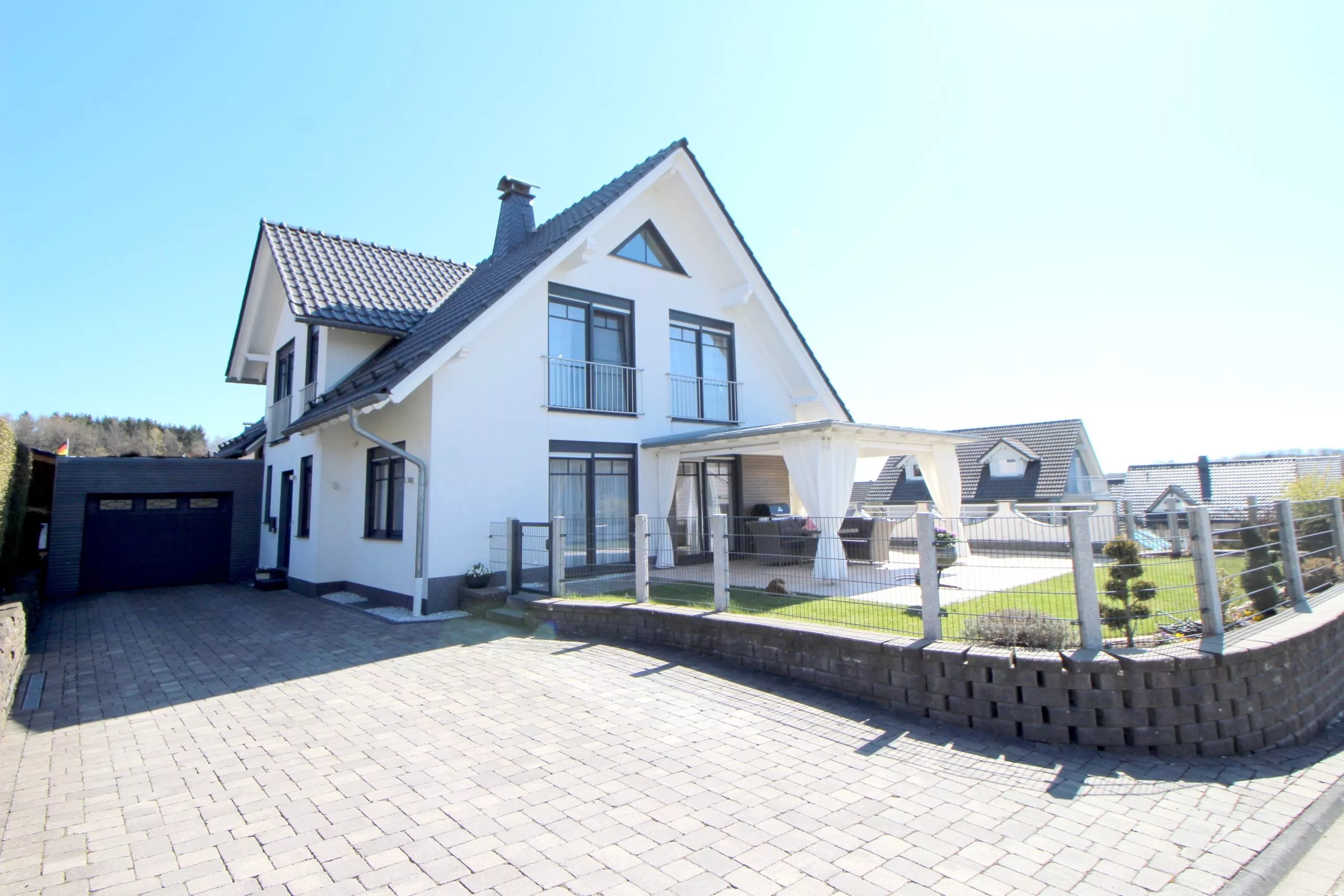 Volksbank immoXperten GmbH & Co. KG - Immobilienangebot - 57482 Wenden - Wenden-Ort - Häuser - Domizil der besonderen Art! Exklusiver Familienwohntraum in Wenden!
