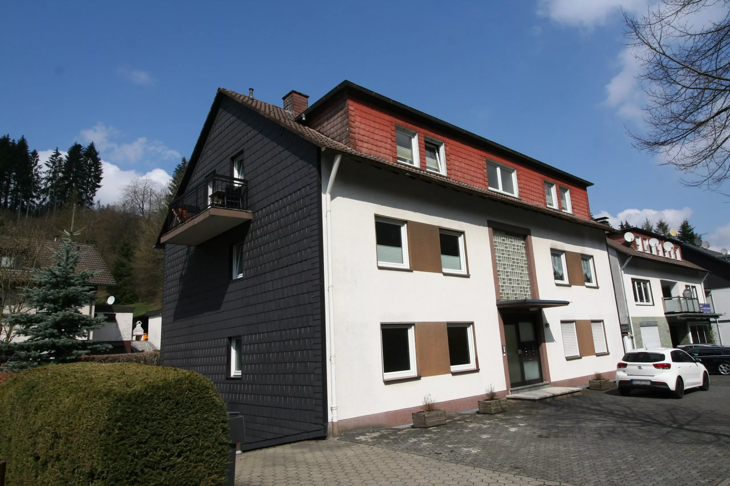 Volksbank immoXperten GmbH & Co. KG - Immobilienangebot - 57439 Attendorn - Lichtringhausen - Häuser - Rendite statt Niedrigzins! Mehrfamilienhaus mit Zukunftspotential in Attendorn Ortsteil!