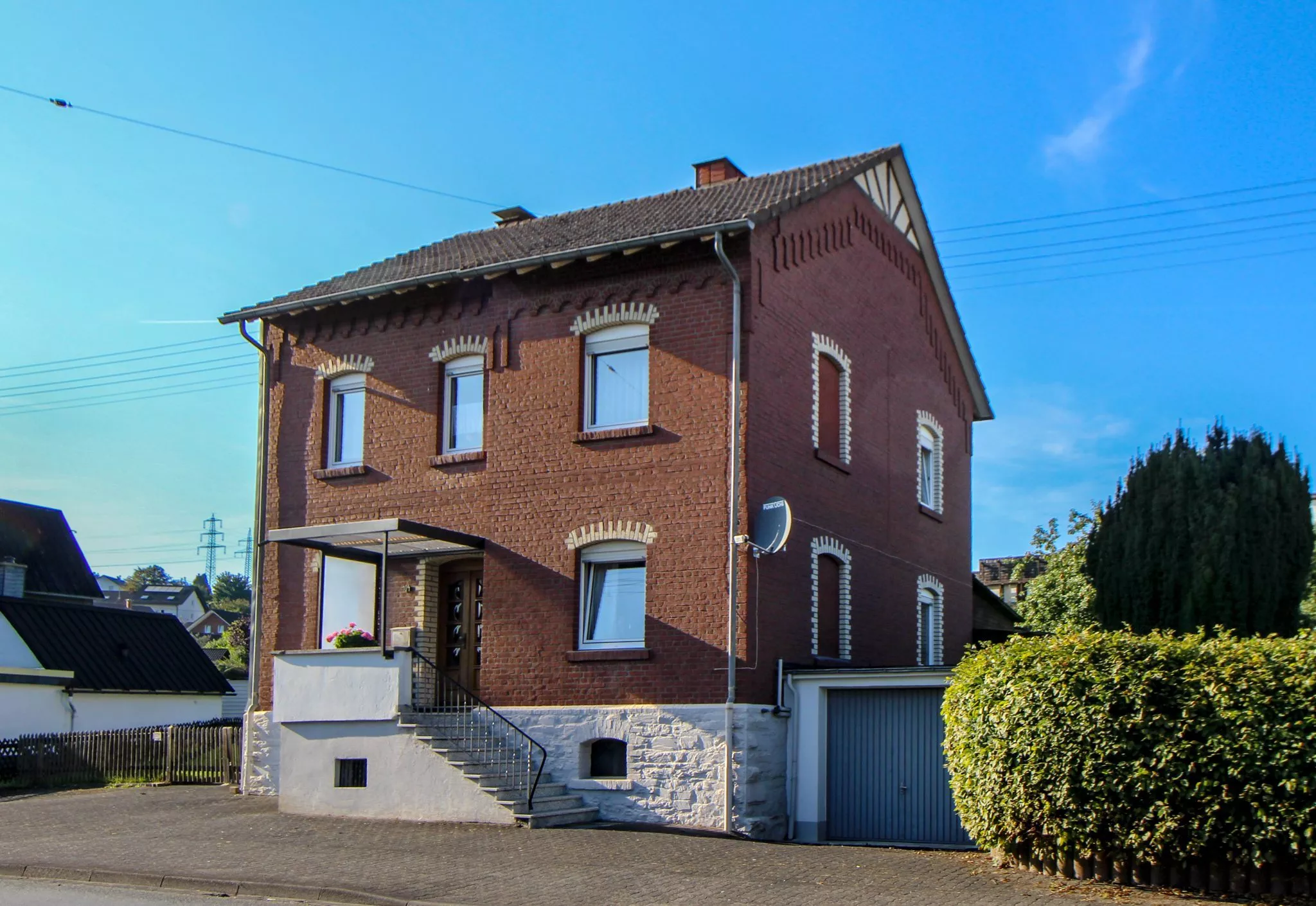 Volksbank immoXperten GmbH & Co. KG - Immobilienangebot - 57223 Kreuztal - Kreis Olpe - Häuser - Chancen erkennen! Einfamilienhaus mit großem Gartengrundstück in Fellinghausen!