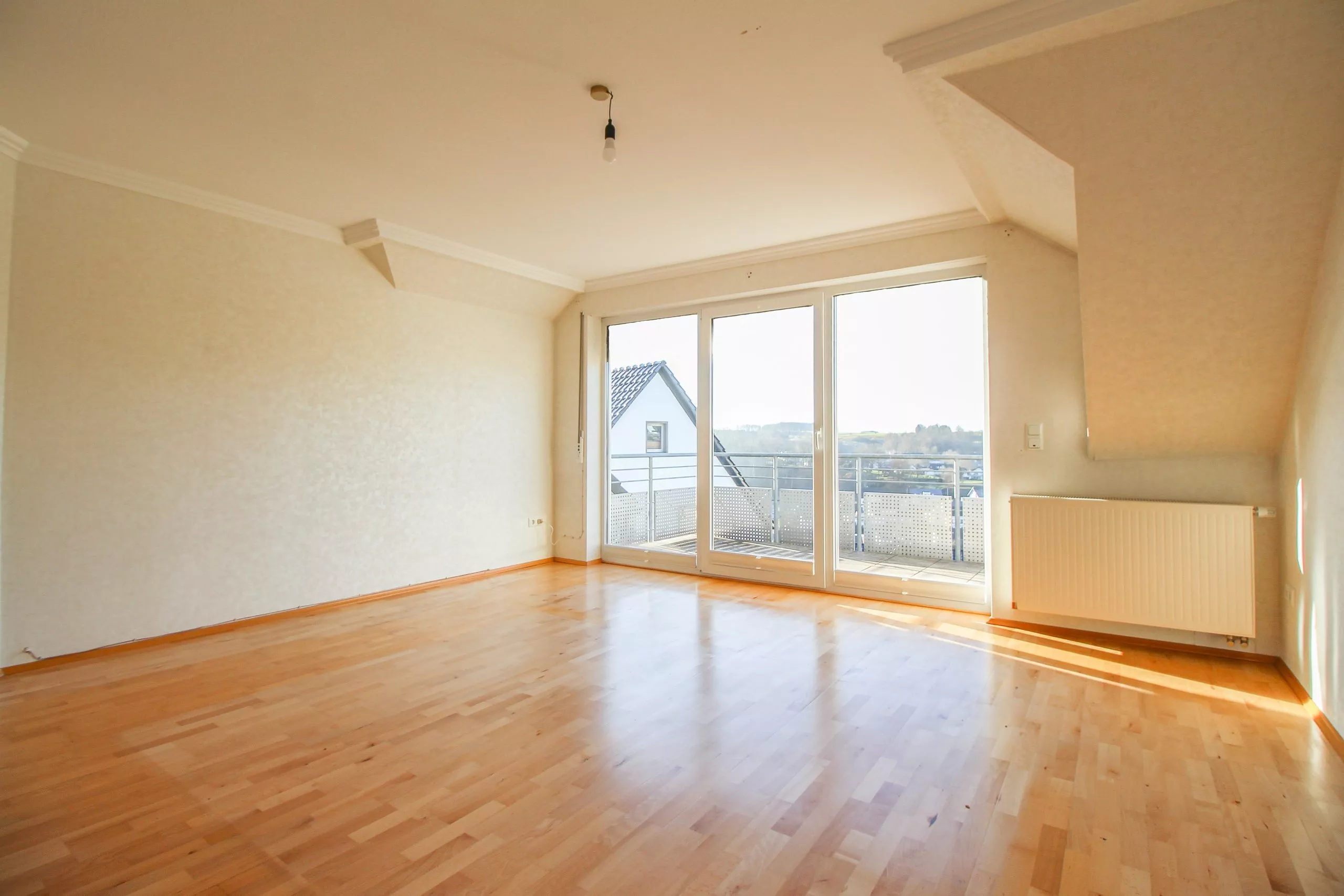 Volksbank immoXperten GmbH & Co. KG - Immobilienangebot - 57413 Finnentrop - Heggen - Wohnungen - Ihr Weitblick über Heggen! Ansprechende Mietwohnung in ruhiger Lage