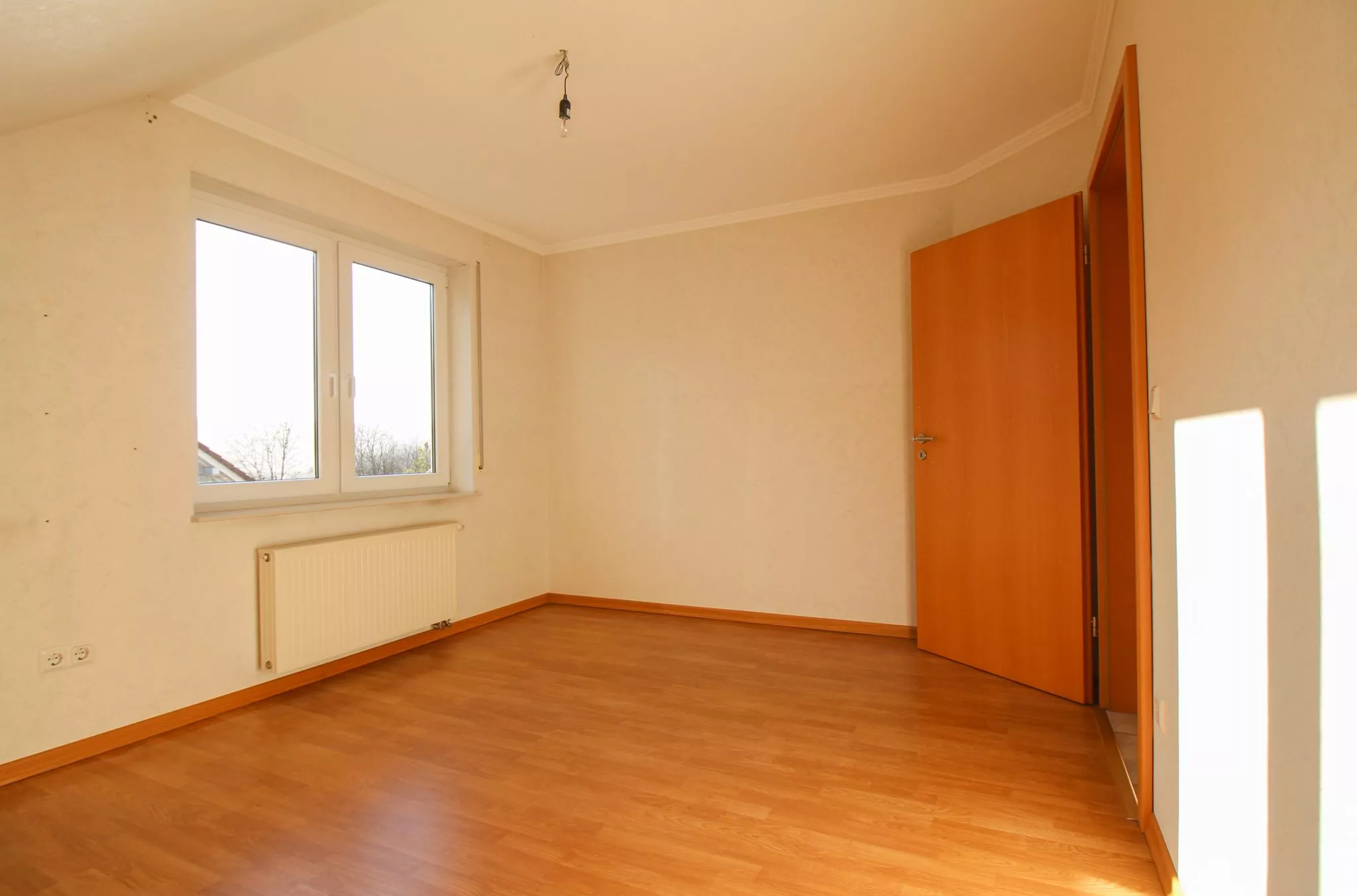 Volksbank immoXperten GmbH & Co. KG - Immobilienangebot - 57413 Finnentrop - Heggen - Wohnungen - Ihr Weitblick über Heggen! Ansprechende Mietwohnung in ruhiger Lage