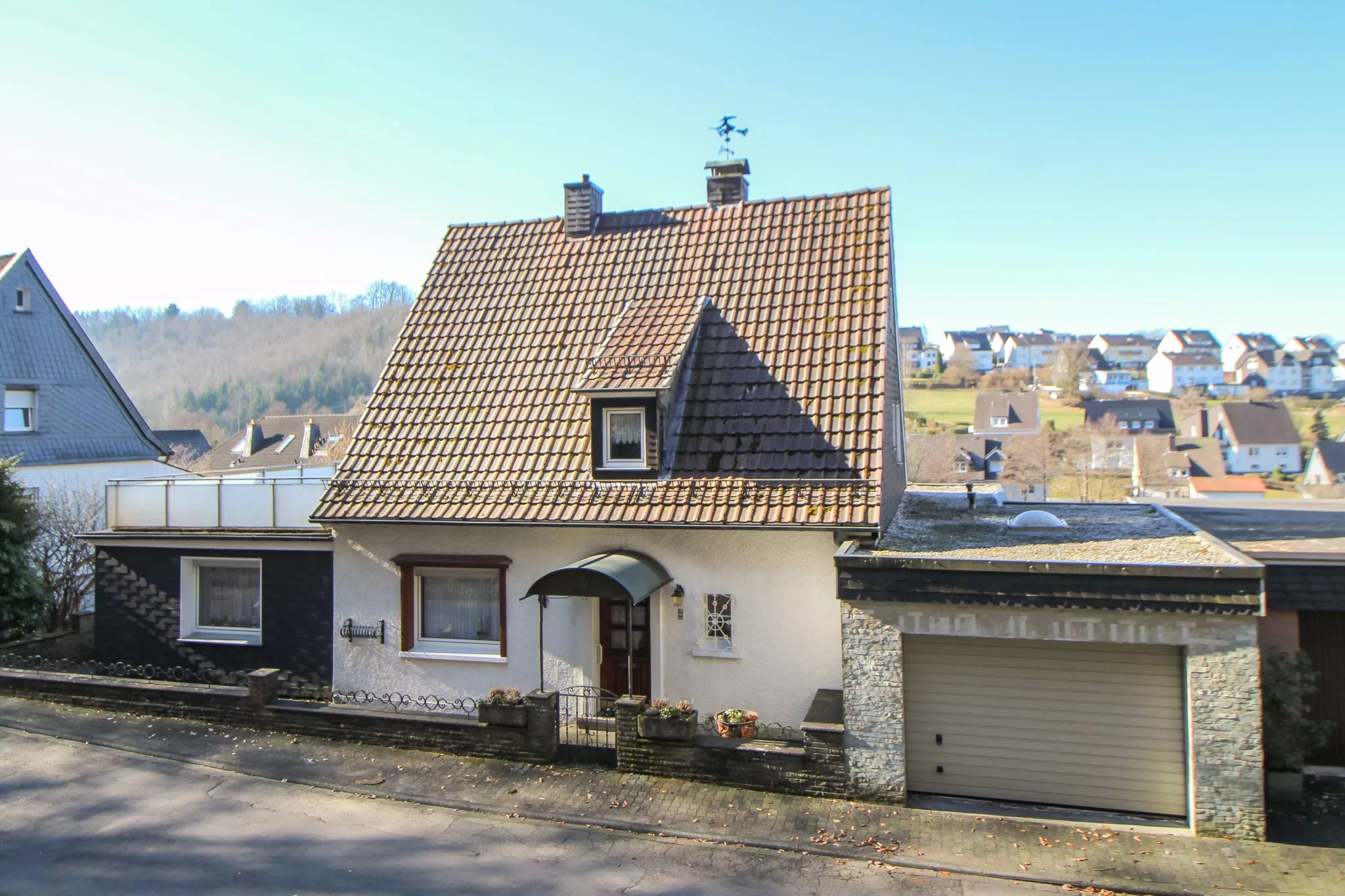 Volksbank immoXperten GmbH & Co. KG - Immobilienangebot - 57462 Olpe - Olpe-Ort - Häuser - Ihr Weitblick über Olpe! - Charmantes Einfamilienhaus mit Potential!