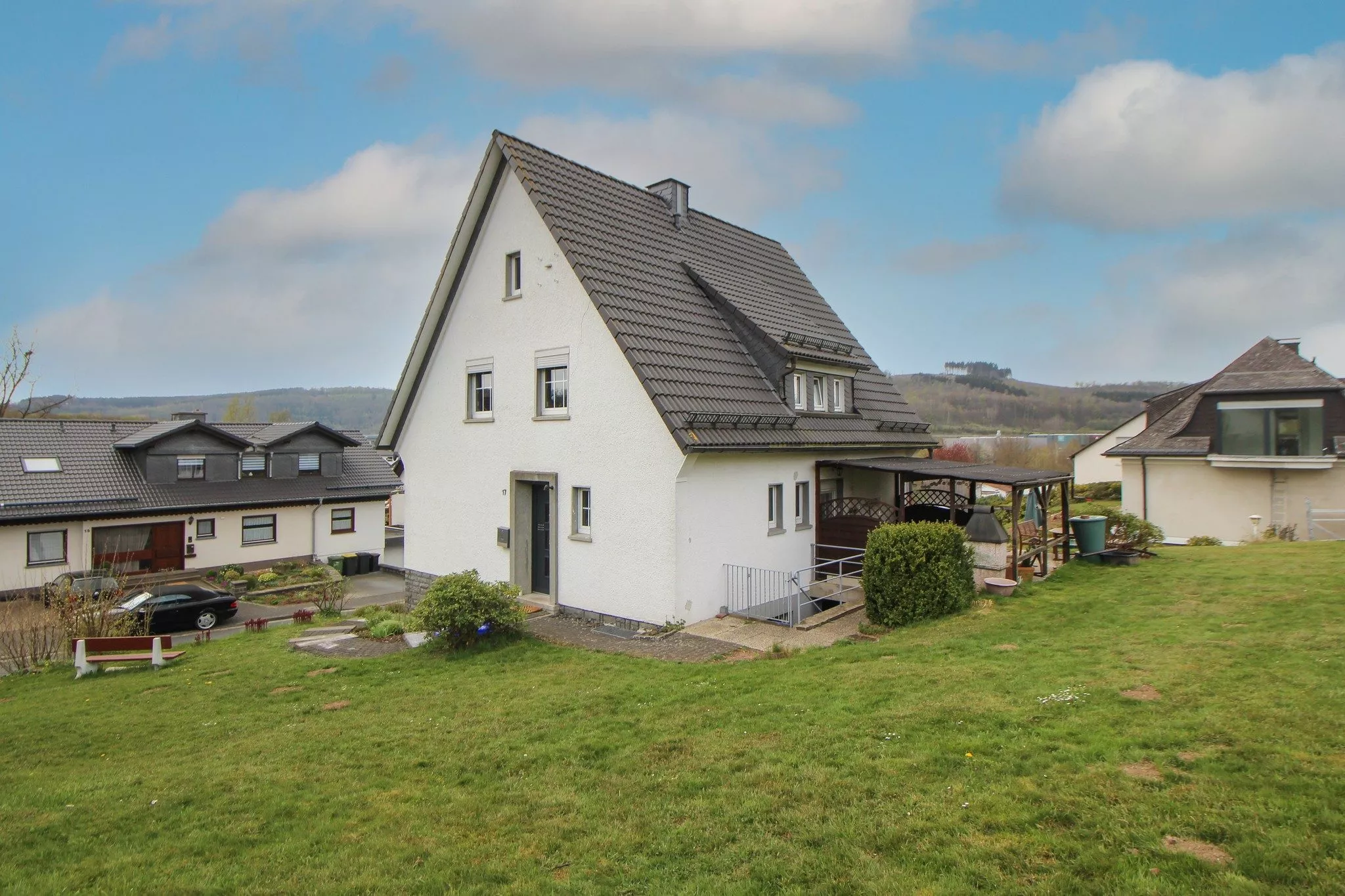 Volksbank immoXperten GmbH & Co. KG - Immobilienangebot - 57462 Olpe - Dahl - Häuser - Gepflegtes Familiendomizil in Olpe-Dahl mit weitläufigem Gartengrundstück!