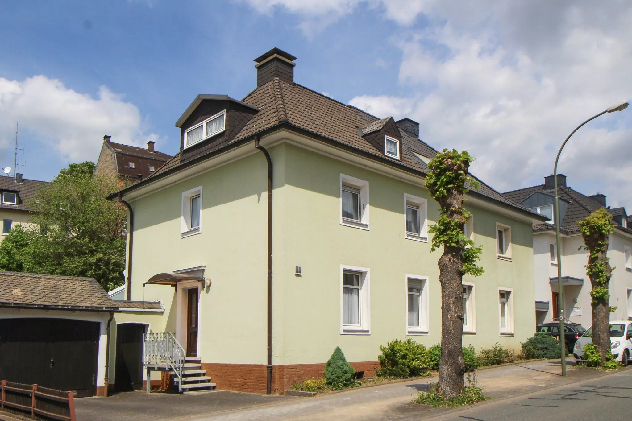 Volksbank immoXperten GmbH & Co. KG - Immobilienangebot - 57462 Olpe - Olpe-Ort - Häuser - Die Lage macht´s! Geräumige Doppelhaushälfte in Olper Kernstadtlage!