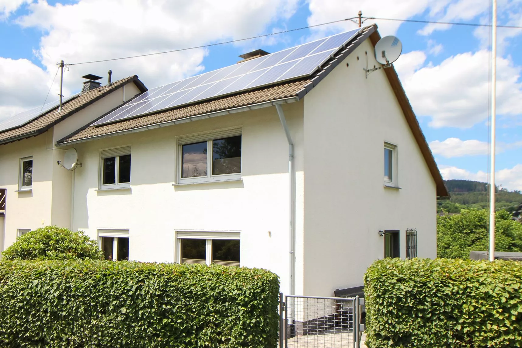 Volksbank immoXperten GmbH & Co. KG - Immobilienangebot - 57399 Kirchhundem - Welschen-Ennest/ Rahrbach - Häuser - Willkommen Zuhause! Gepflegte Doppelhaushälfte mit Garten in Kirchhundem-Ortsteil!