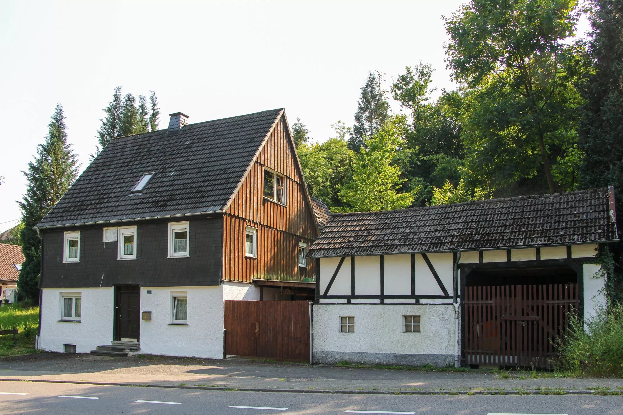 Volksbank immoXperten GmbH & Co. KG - Immobilienangebot - 57368 Lennestadt - Oberelspe/ Oedingen - Häuser - Naturidylle genießen! - Wohnhaus mit Potenzial in Lennestadt-Oedingen!