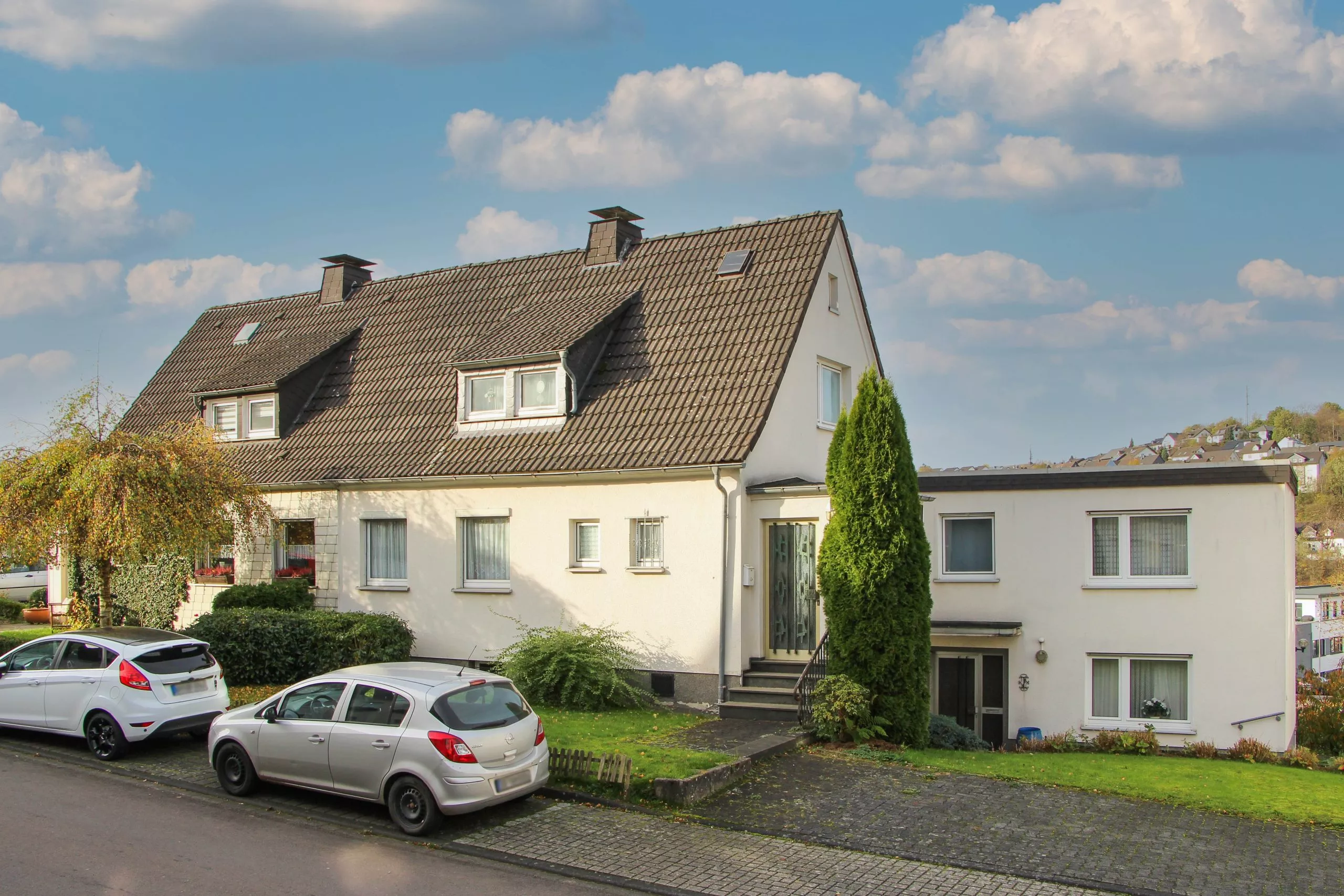Volksbank immoXperten GmbH & Co. KG - Immobilienangebot - 57462 Olpe - Olpe-Ort - Häuser - Geräumiges Zweifamilienhaus mit Potenzial in Bestlage am Kimicker Berg!