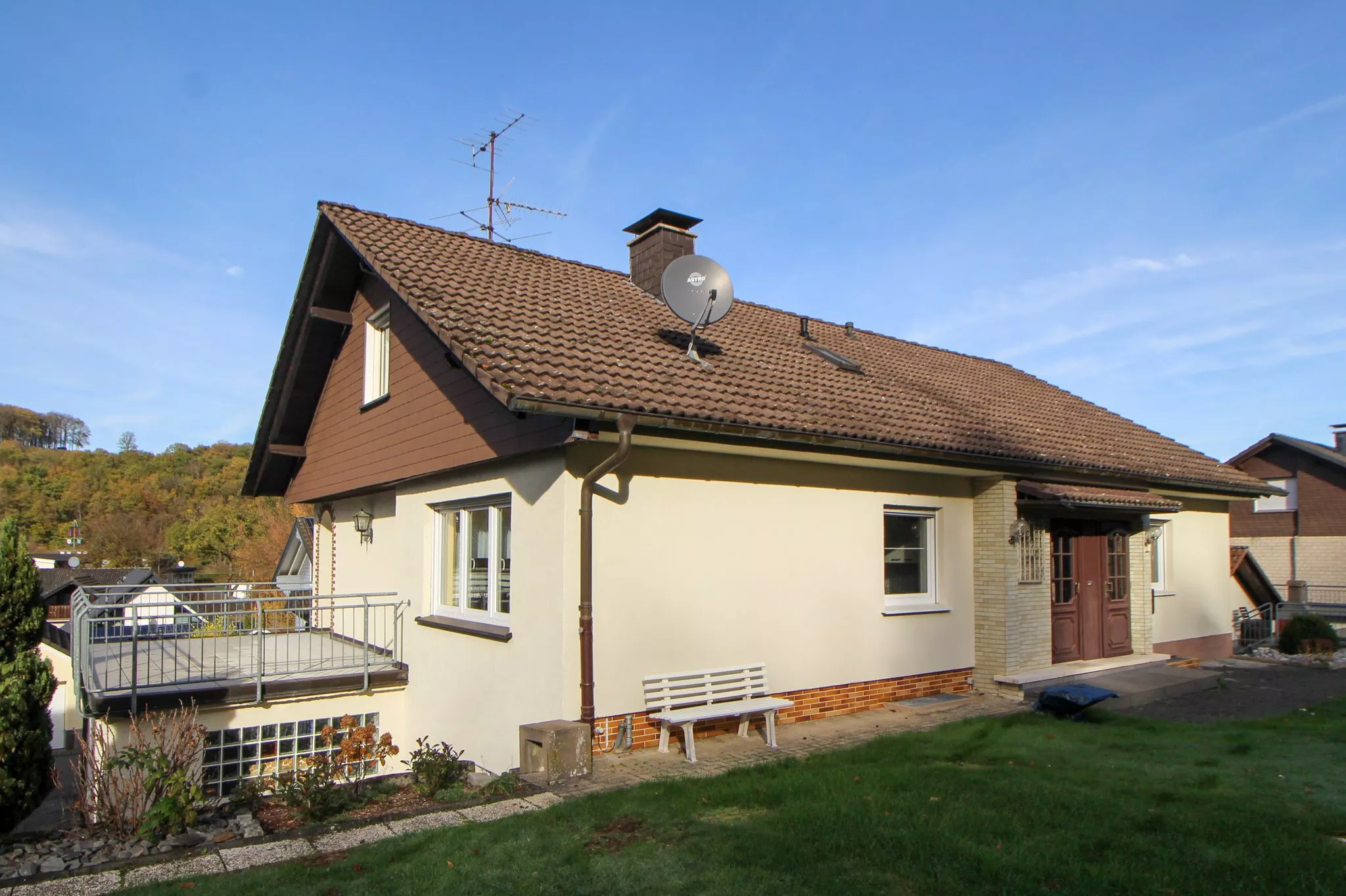 Volksbank immoXperten GmbH & Co. KG - Immobilienangebot - 57462 Olpe - Oberveischede - Häuser - Raumwunder mit integriertem Sparschwein!