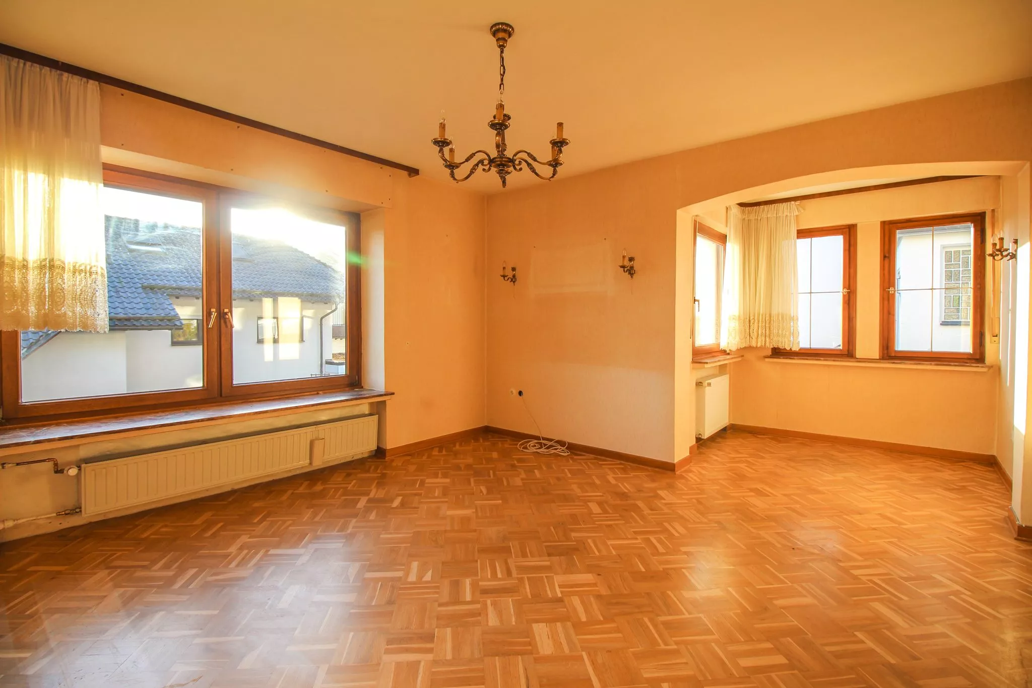 Volksbank immoXperten GmbH & Co. KG - Immobilienangebot - 57413 Finnentrop - Rönkhausen - Häuser - Raumwunder mit Perspektive für Familien!