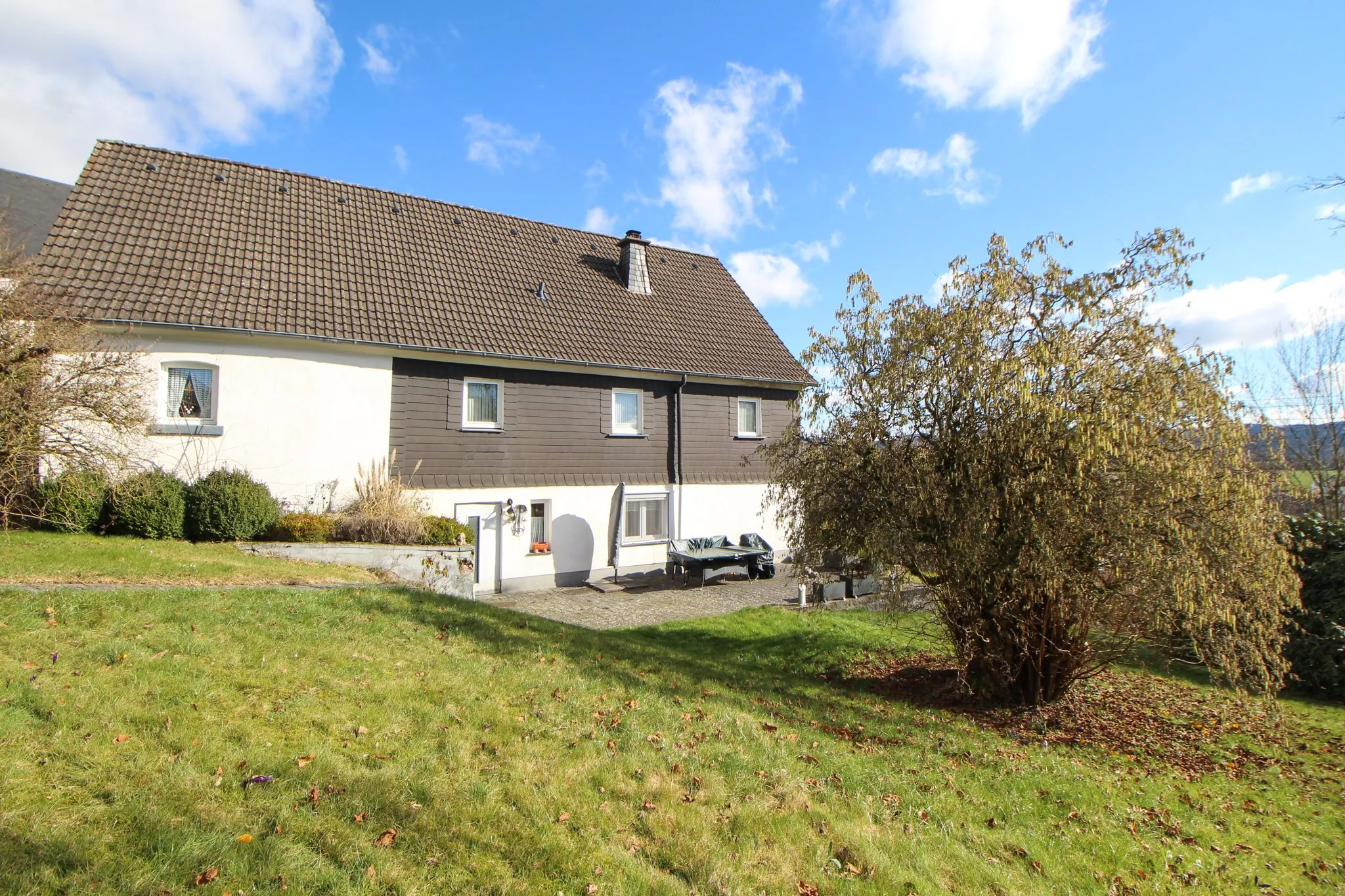 Volksbank immoXperten GmbH & Co. KG - Immobilienangebot - 57413 Finnentrop - Ostentrop/ Schönholthausen - Häuser - Zum Wachküssen! - Fachwerkhaus in idyllischer Lage!