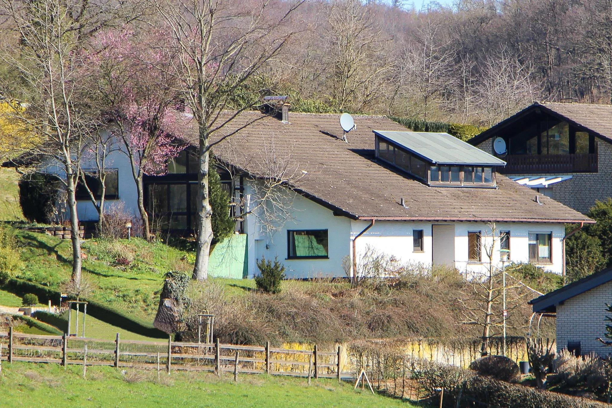 Volksbank immoXperten GmbH & Co. KG - Immobilienangebot - 57413 Finnentrop - Heggen - Häuser - Nicht von der Stange! - Familienwohnhaus der besonderen Art!
