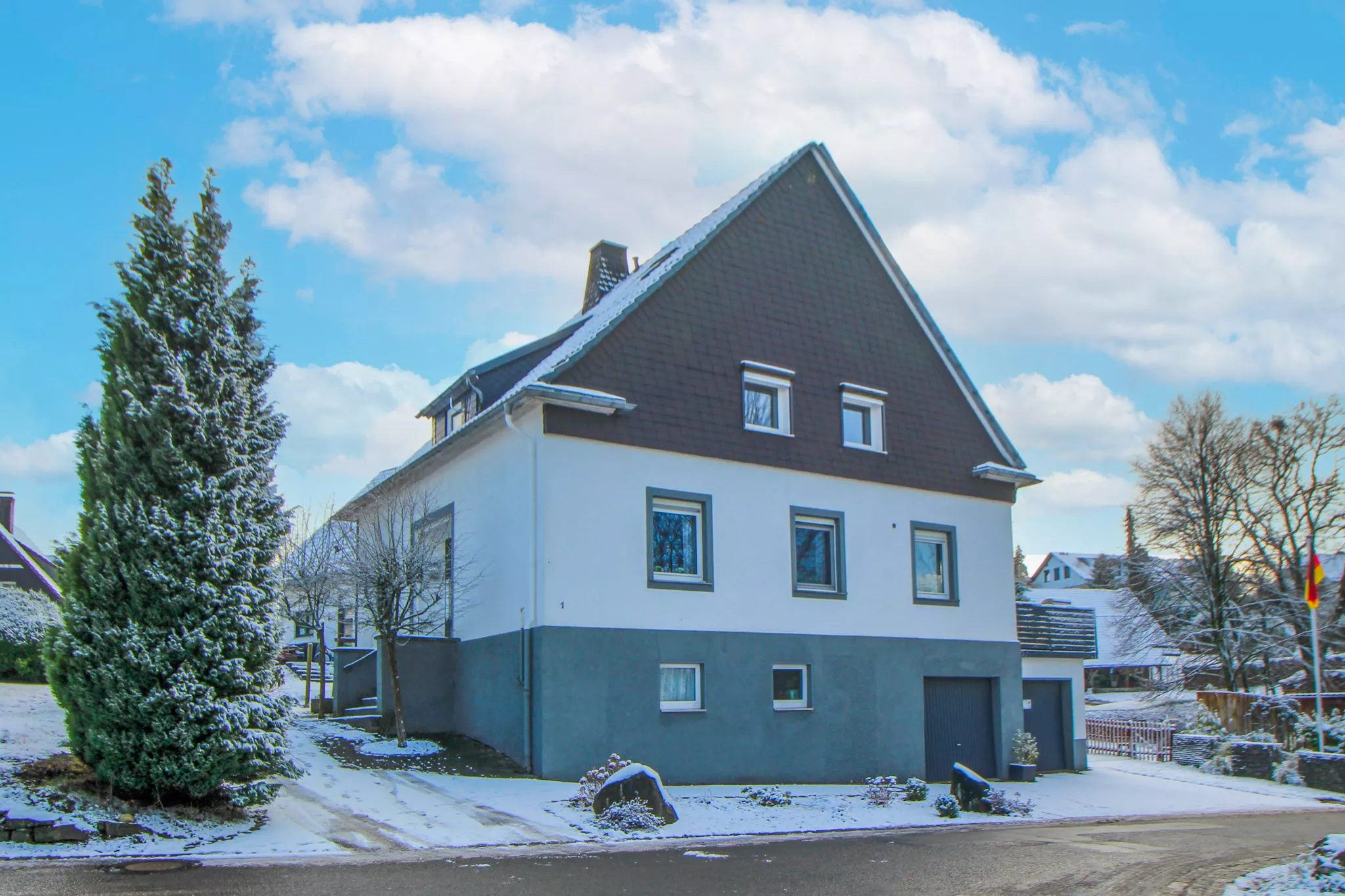 Volksbank immoXperten GmbH & Co. KG - Immobilienangebot - 57462 Olpe - Olpe-Ort - Häuser - Sparplan inklusive! Wohnen und vermieten, zeitnah verfügbar!