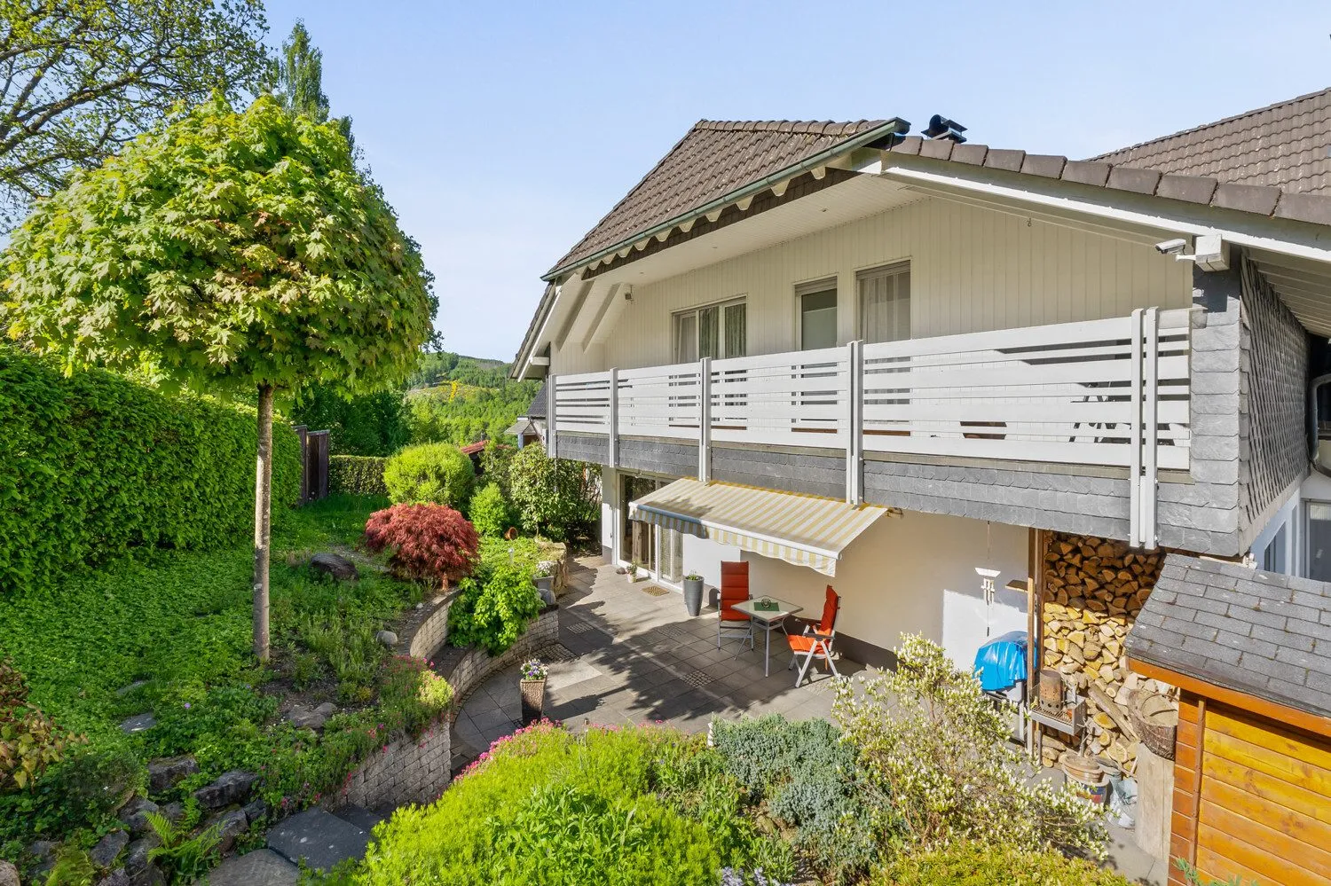 Immobilienangebot - Kirchhundem - Alle - Zwei Haushälften – doppelte Möglichkeiten: Wohnen & Vermieten!