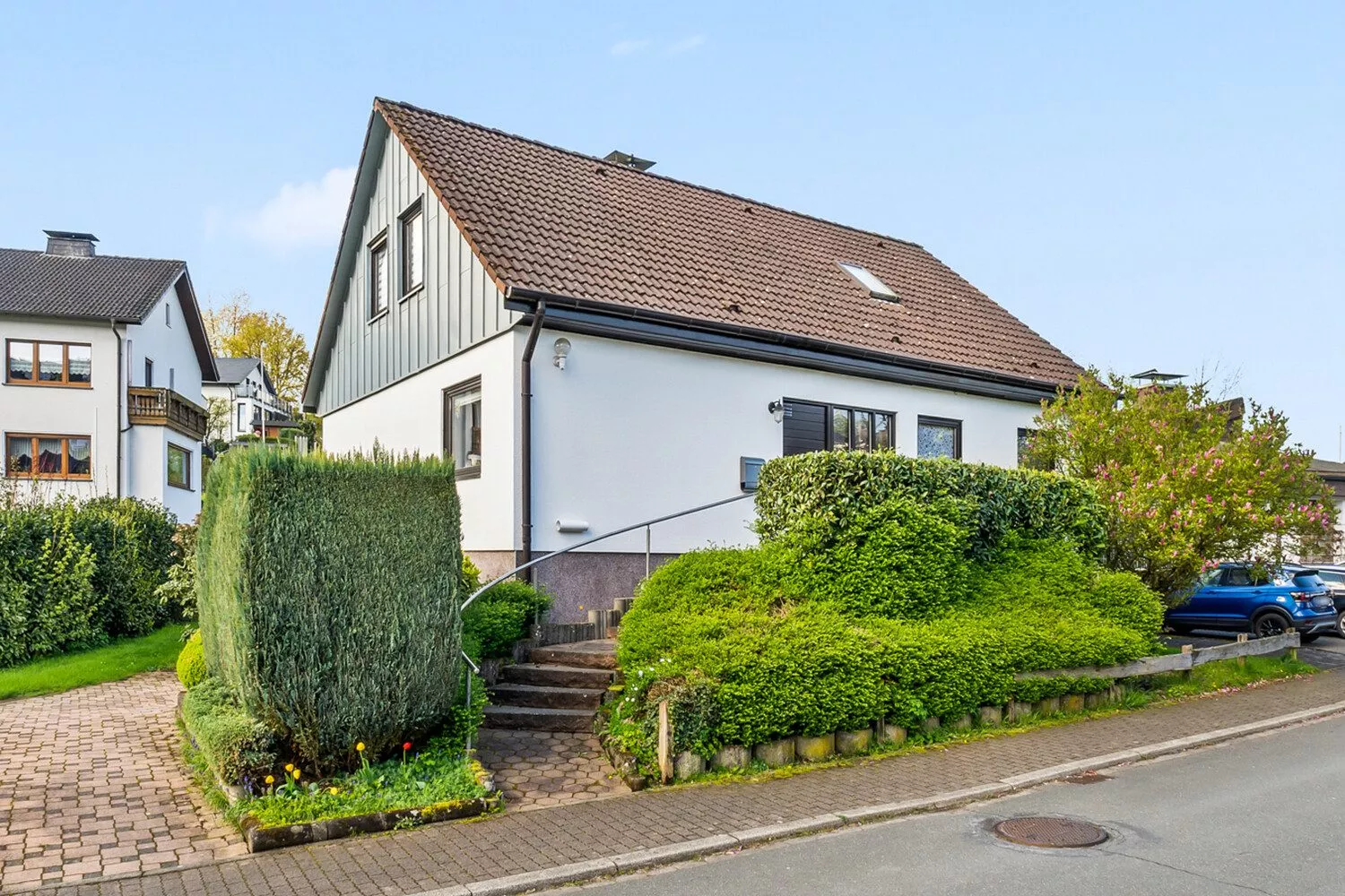 Immobilienangebot - Finnentrop - Alle - Familienwohnhaus mit Wohlfühlatmosphäre in Finnentrop-Heggen!