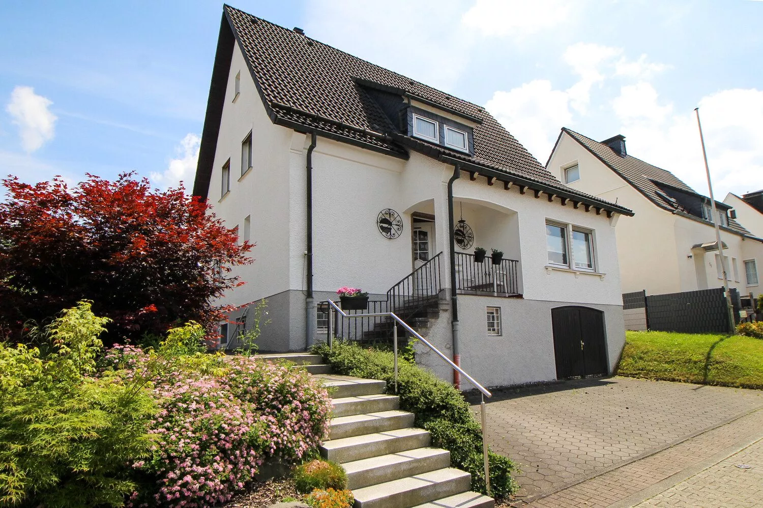 Immobilienangebot - Olpe - Alle - Wie im Eigenheim! - Top renovierte Maisonettewohnung am Kimicker Berg!