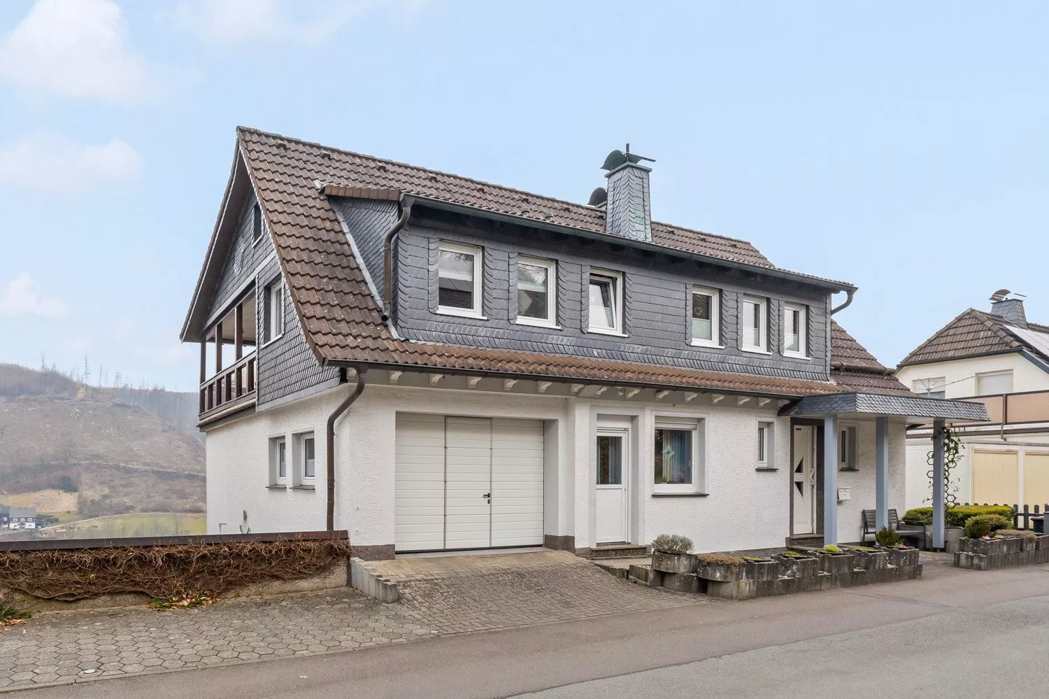 Immobilienangebot - Finnentrop - Alle - Familienfreundliches Eigenheim mit Garten und Vermietungspotential!