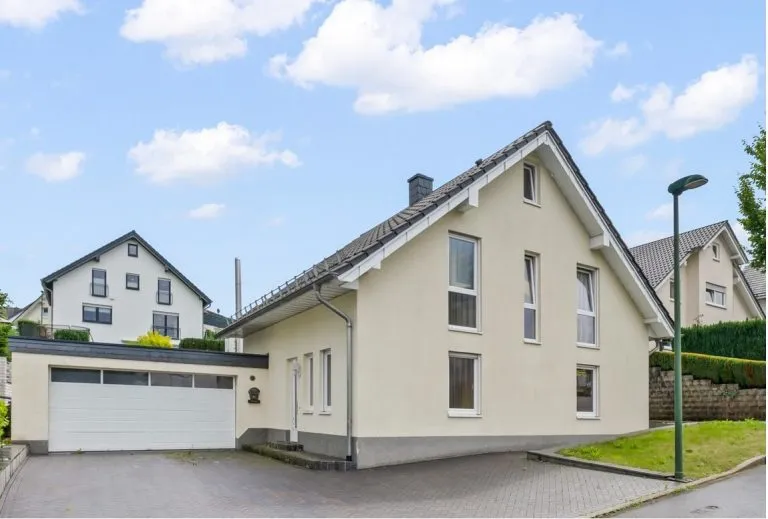 Immobilienangebot - Attendorn - Alle - Zuhause ankommen: Familienhaus mit Garten, Komfort und Platzreserve!