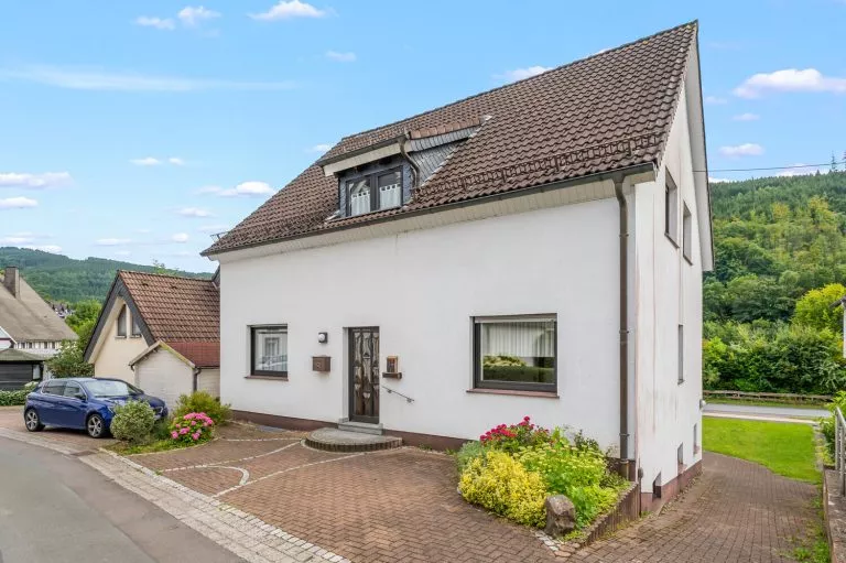 Immobilienangebot - Lennestadt - Alle - Einziehen & Gestalten – Neues Zuhause mit Charakter!
