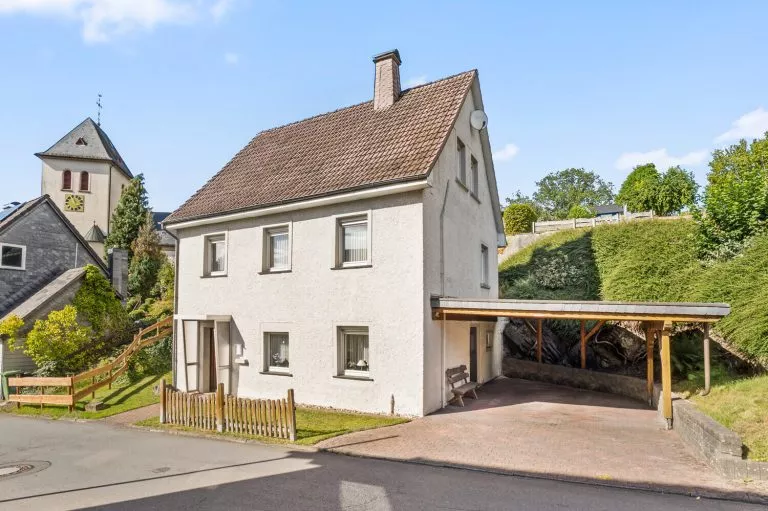 Immobilienangebot - Wenden - Alle - Mitten in Gerlingen: Hausprojekt für kreative Köpfe!