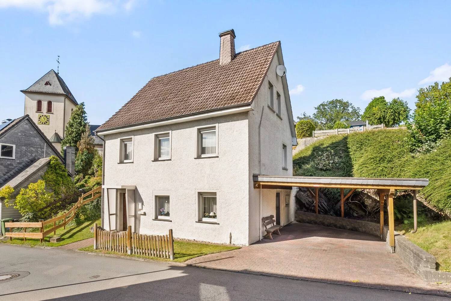 Immobilienangebot - Wenden - Alle - Mitten in Gerlingen: Hausprojekt für kreative Köpfe!