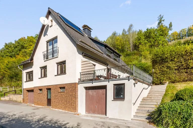 Immobilienangebot - Finnentrop - Alle - Ihr Familienparadies: Zwei Wohneinheiten mit großem Grundstück!