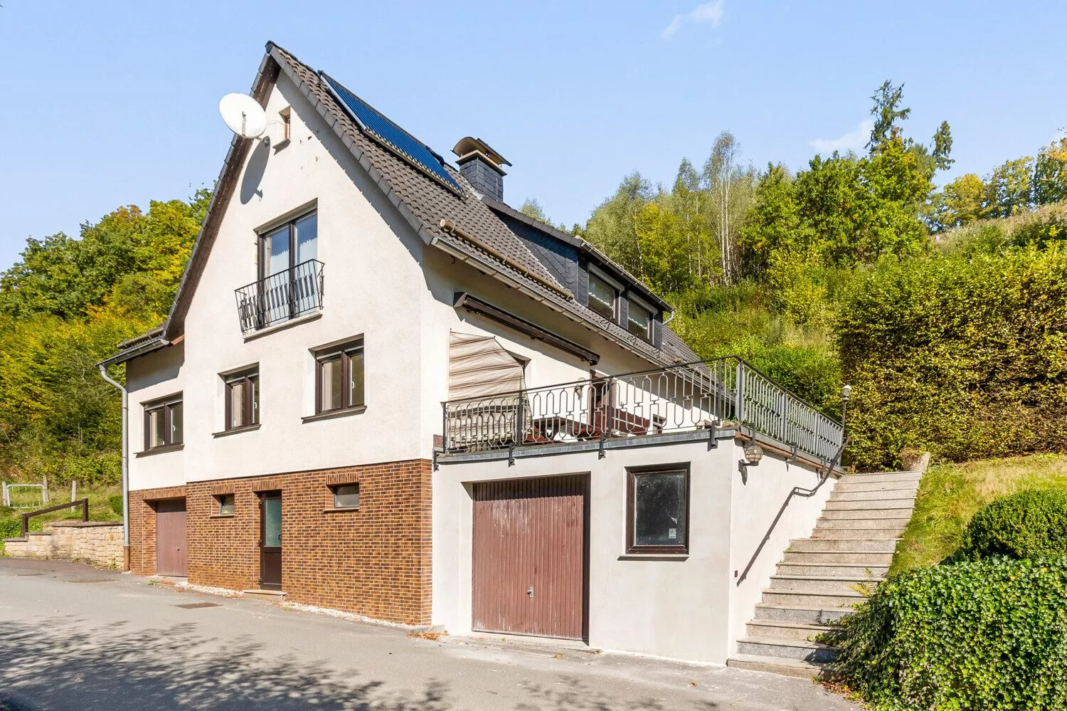 Immobilienangebot - Finnentrop - Alle - Ihr Familienparadies: Zwei Wohneinheiten mit großem Grundstück!