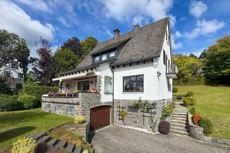 Immobilienangebot - Olpe - Alle - Wohnen mit Ausblick: Exklusive Lage am Olper Imberg!